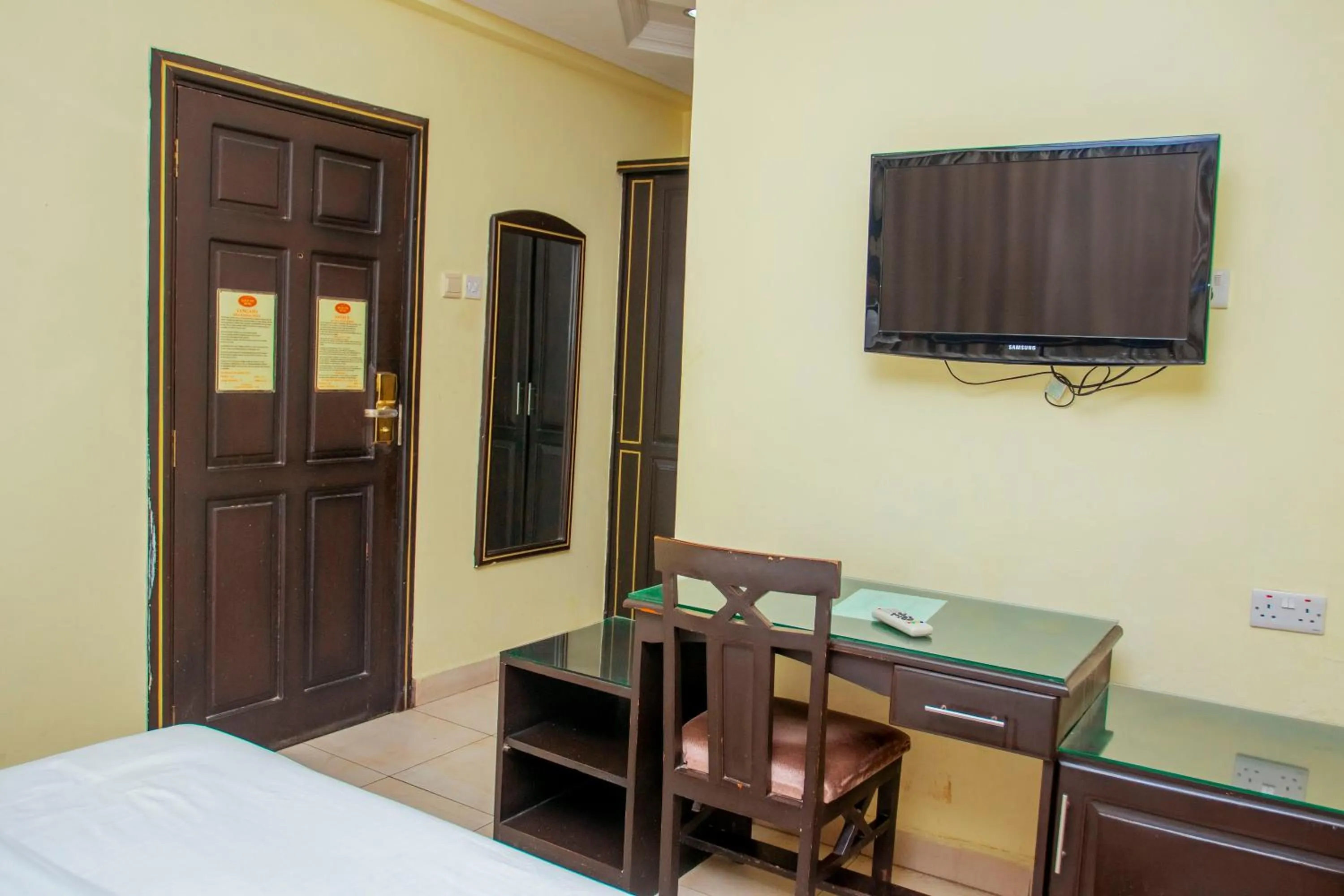 Bed in Sleep Inn Hotel - Kariakoo