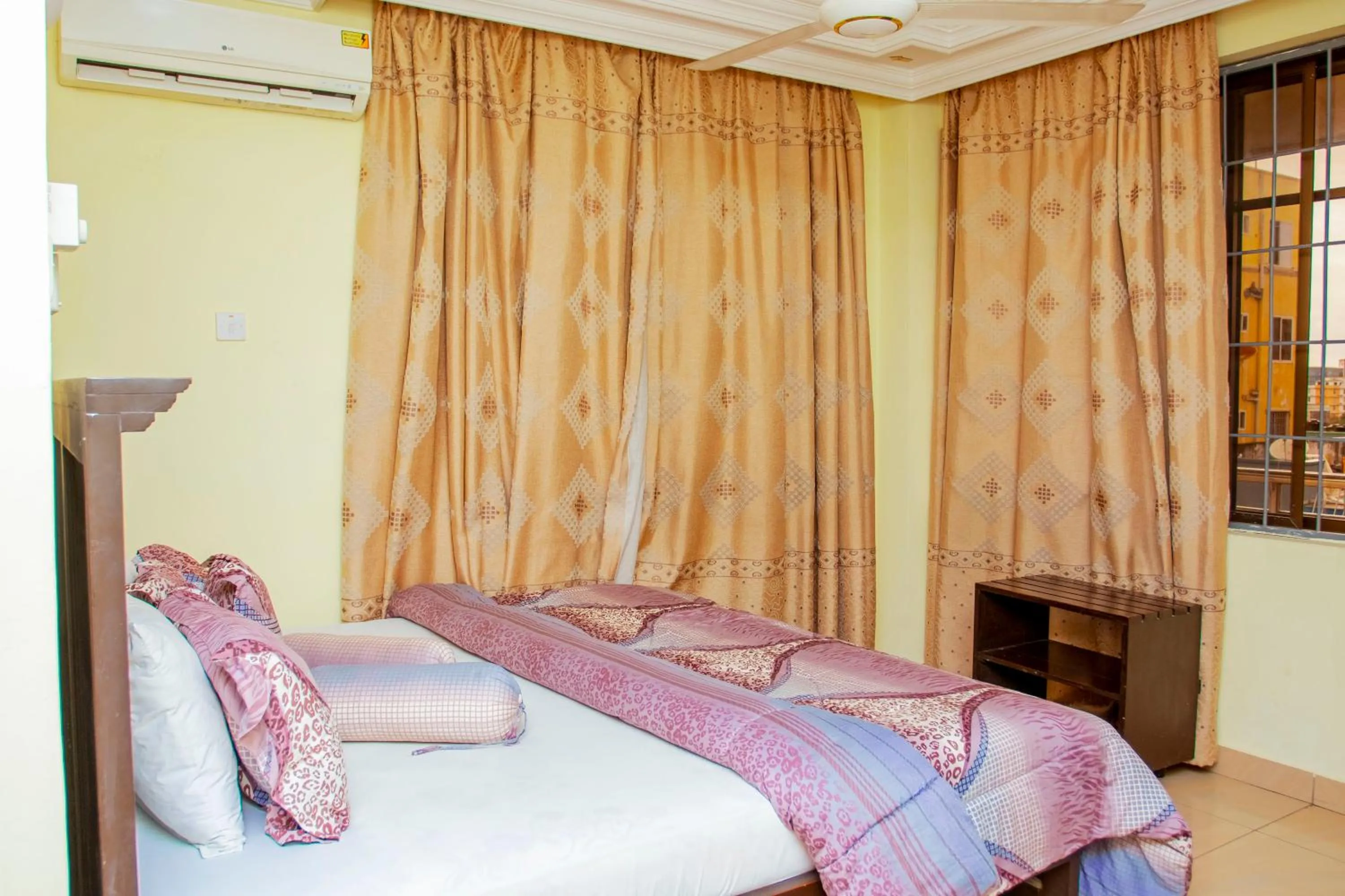 Bed in Sleep Inn Hotel - Kariakoo