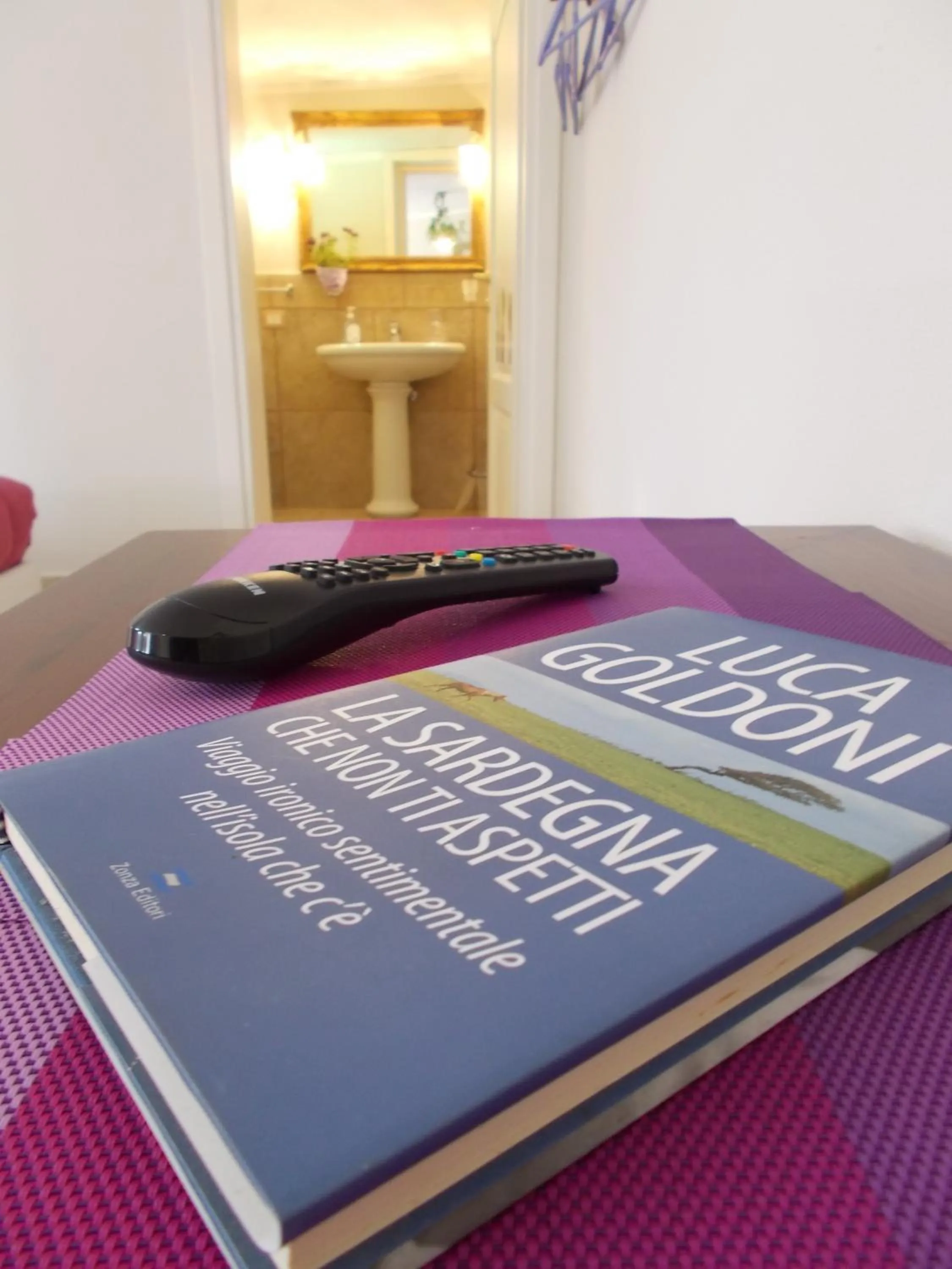 Text overlay in casa di campagna dal pozzo