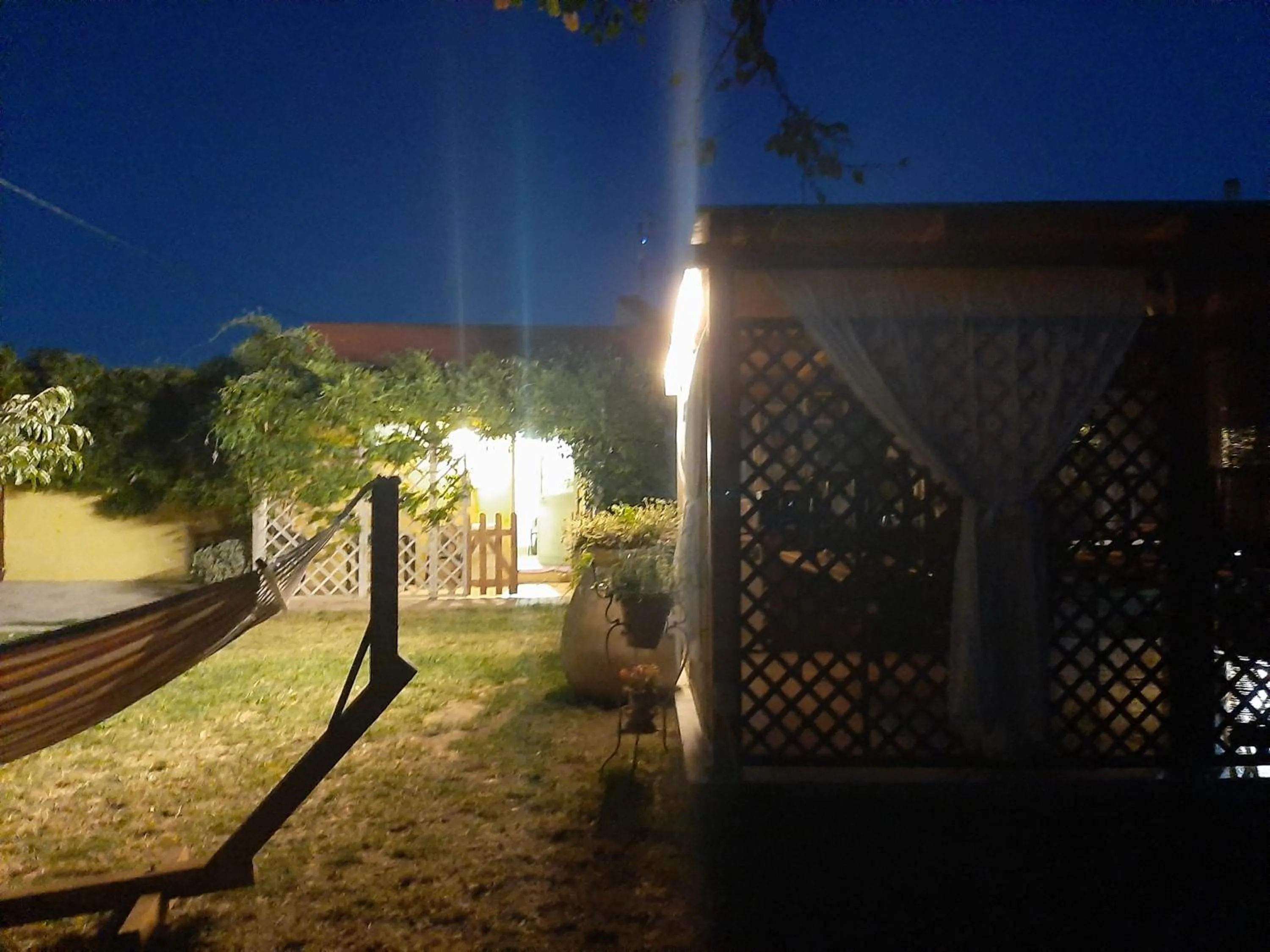 Night in casa di campagna dal pozzo