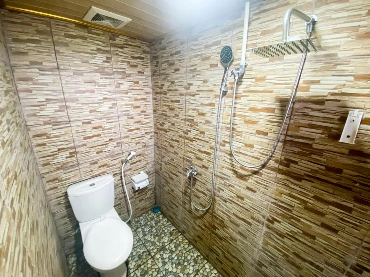 Shower in The Lavana Villa LDR Bandar Lampung