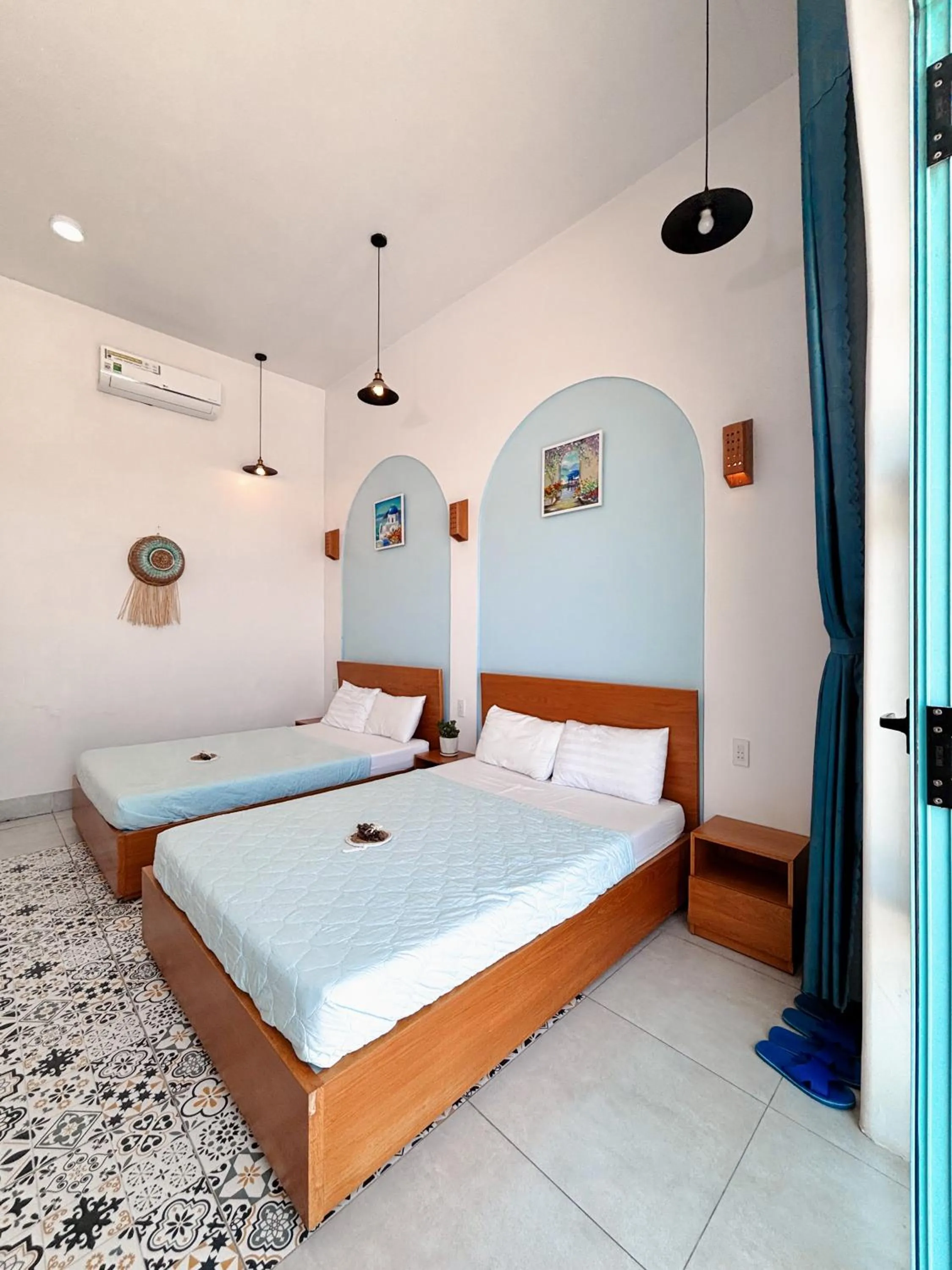Bed in Santorini Villa Cam Ranh