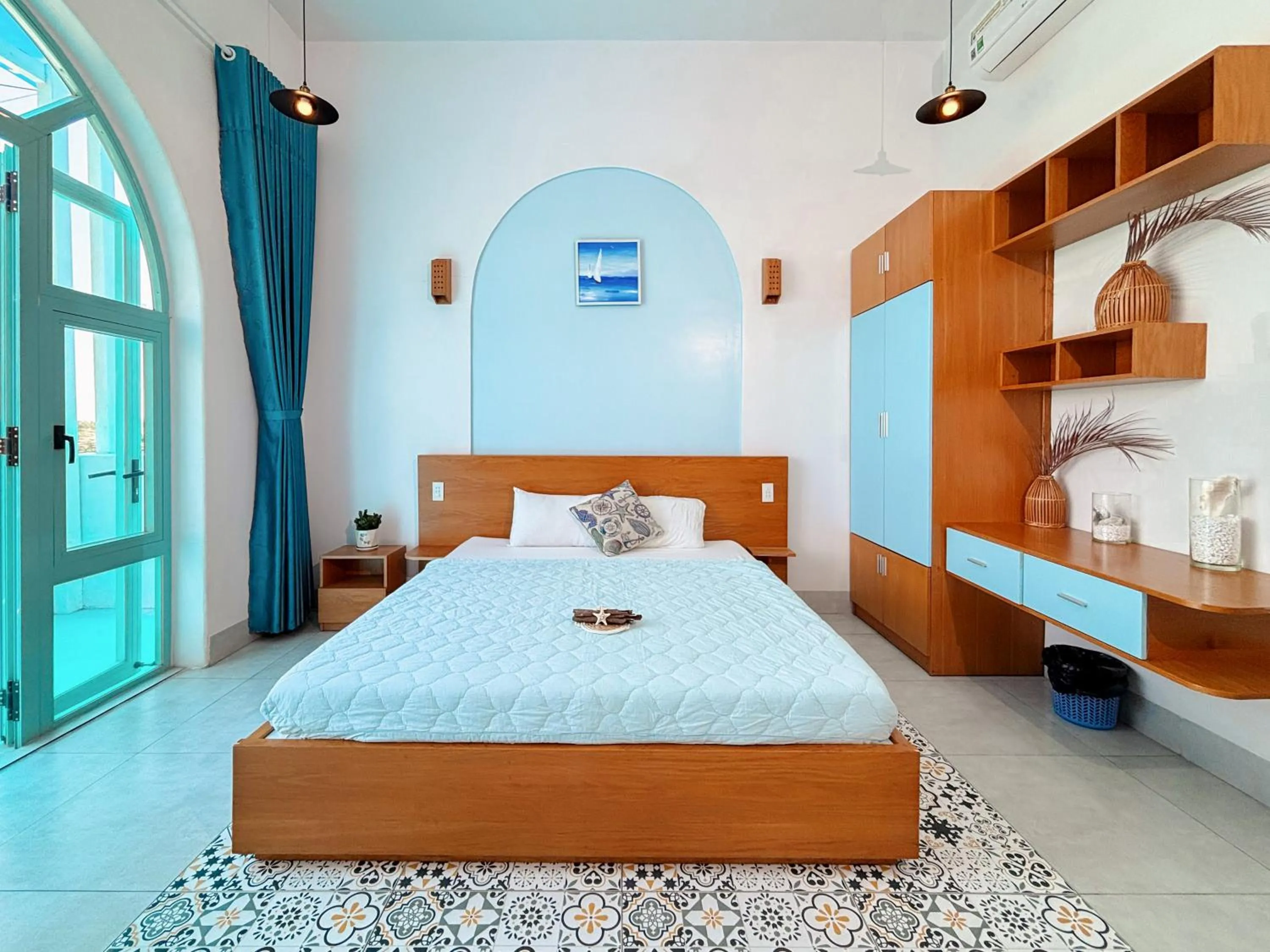 Bed in Santorini Villa Cam Ranh