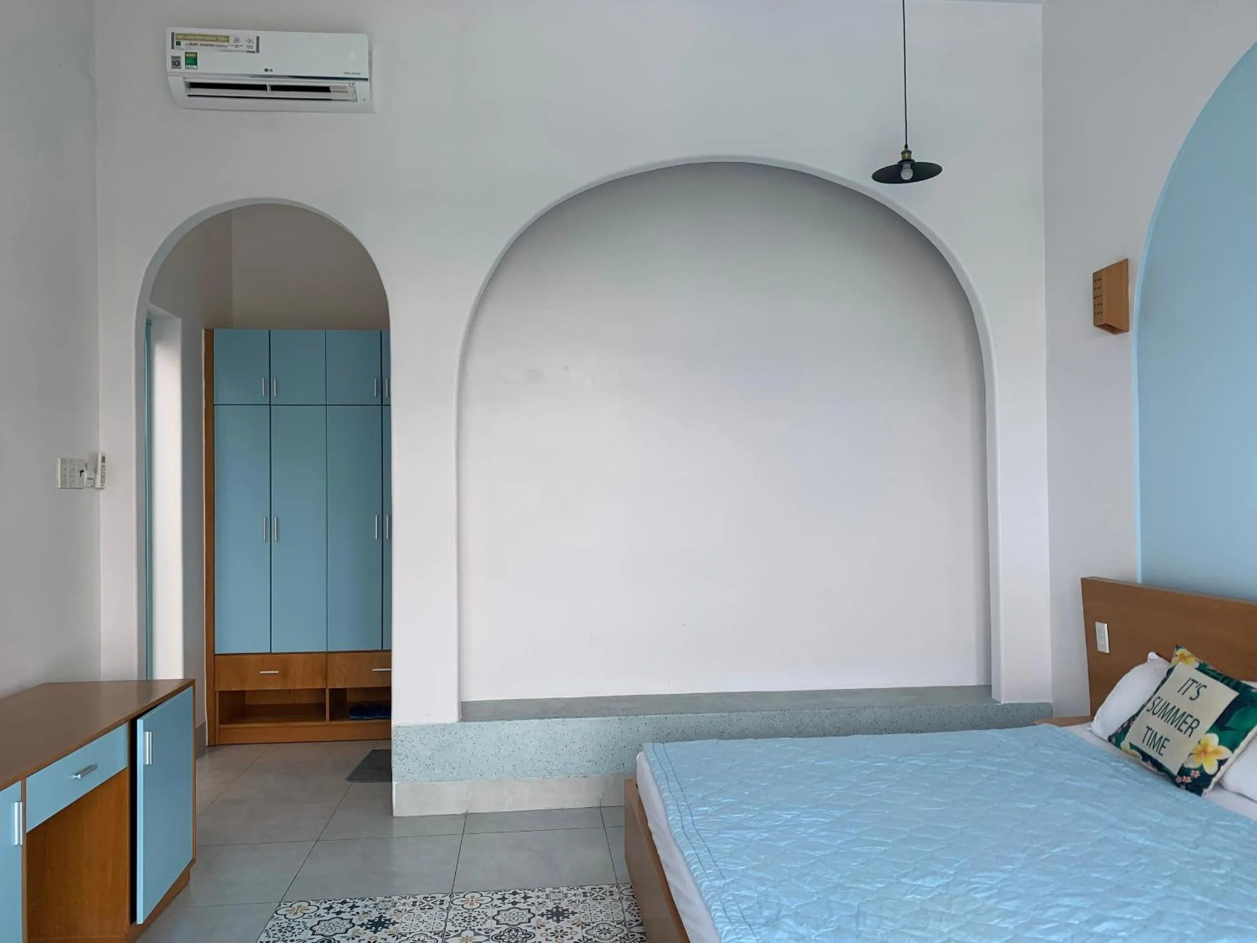 Photo of the whole room, Bed in Santorini Villa Cam Ranh