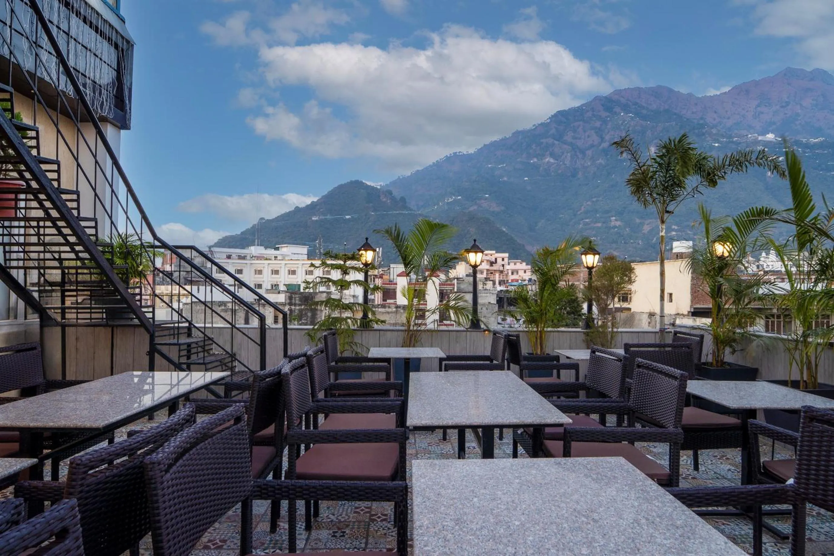 Restaurant/places to eat in Hotel The Grand Dewan