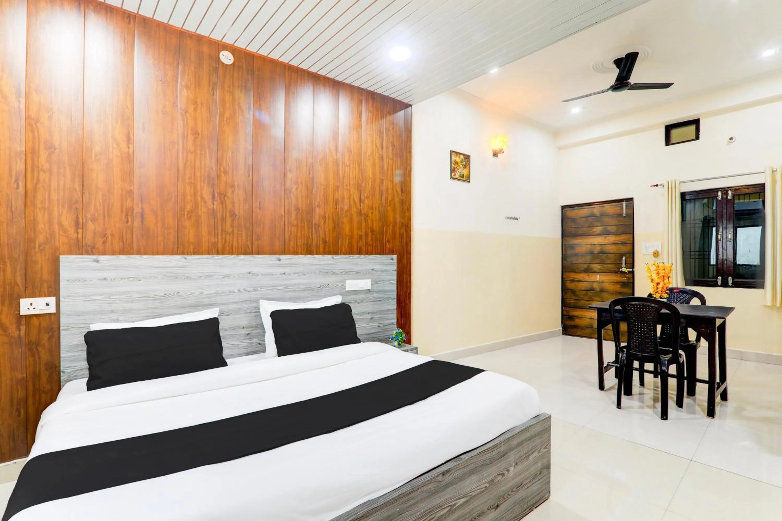 Bedroom, Bed in Super Hotel O SSK Hotel