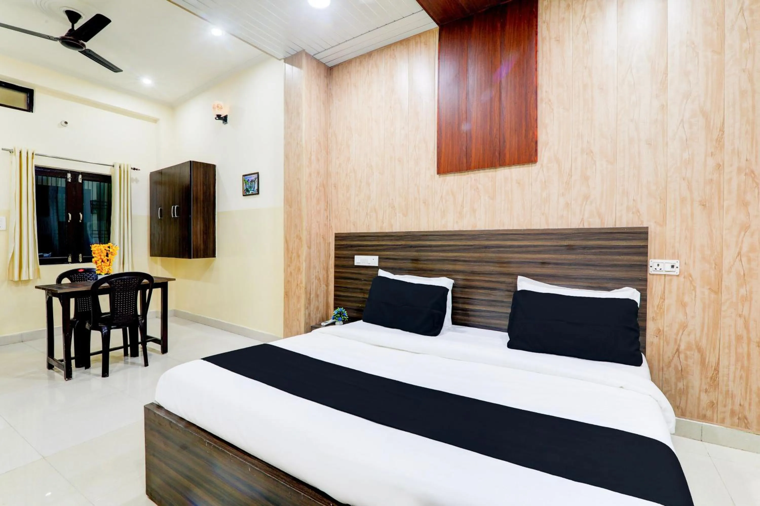 Bedroom, Bed in Super Hotel O SSK Hotel