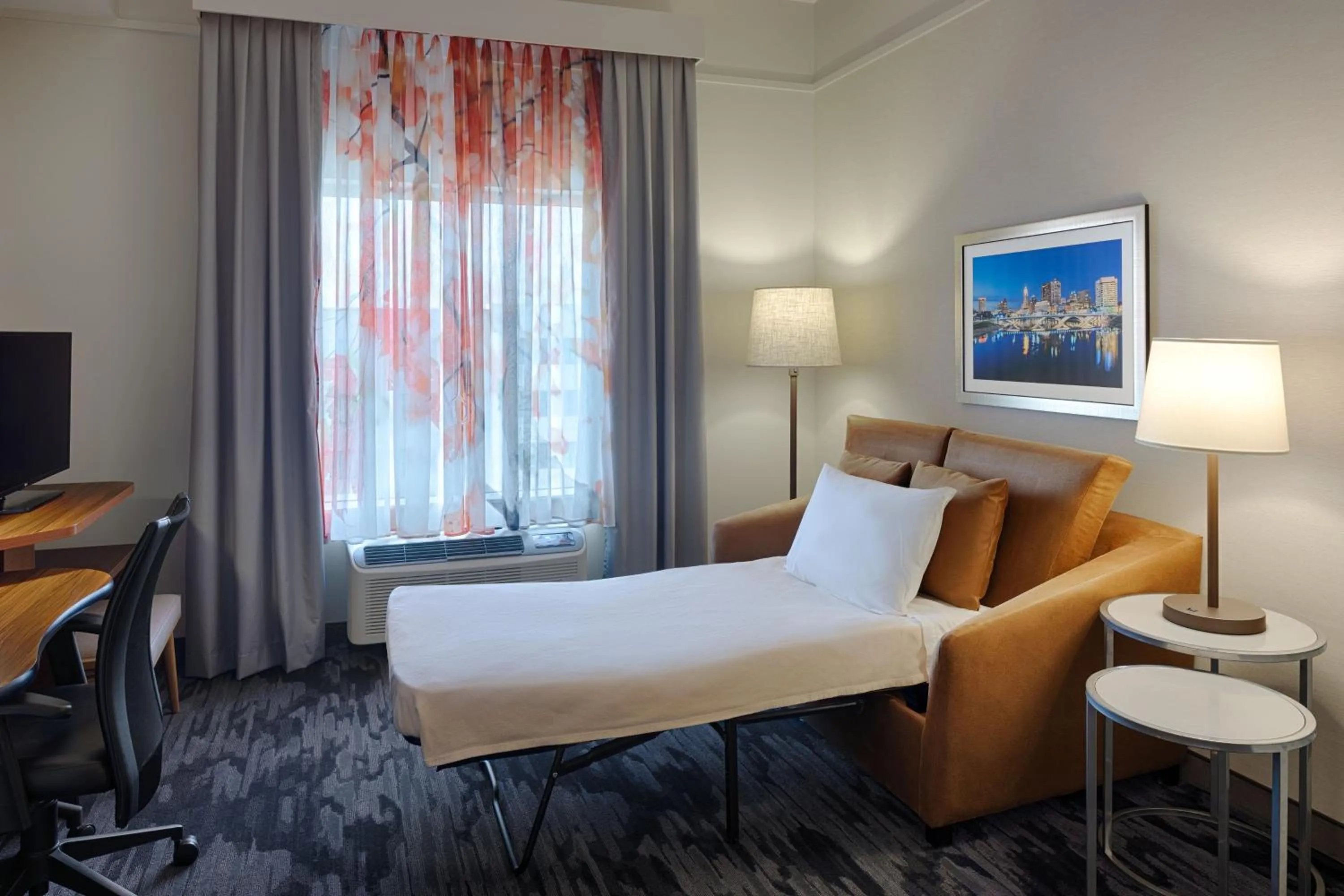 Photo of the whole room, Bed in Fairfield Inn & Suites by Marriott Columbus Airport