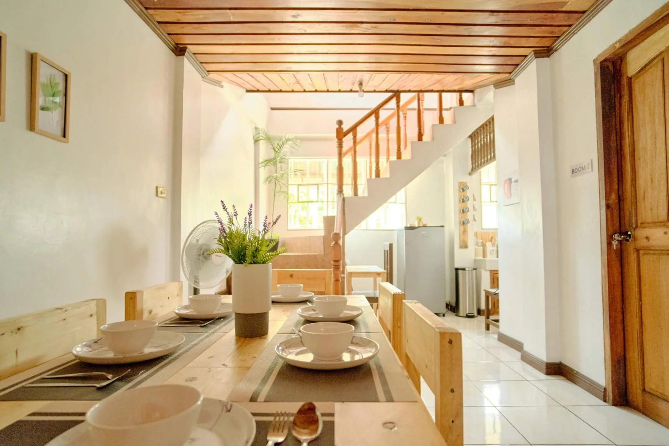 Dining area in Pallet Homes - Ledesco