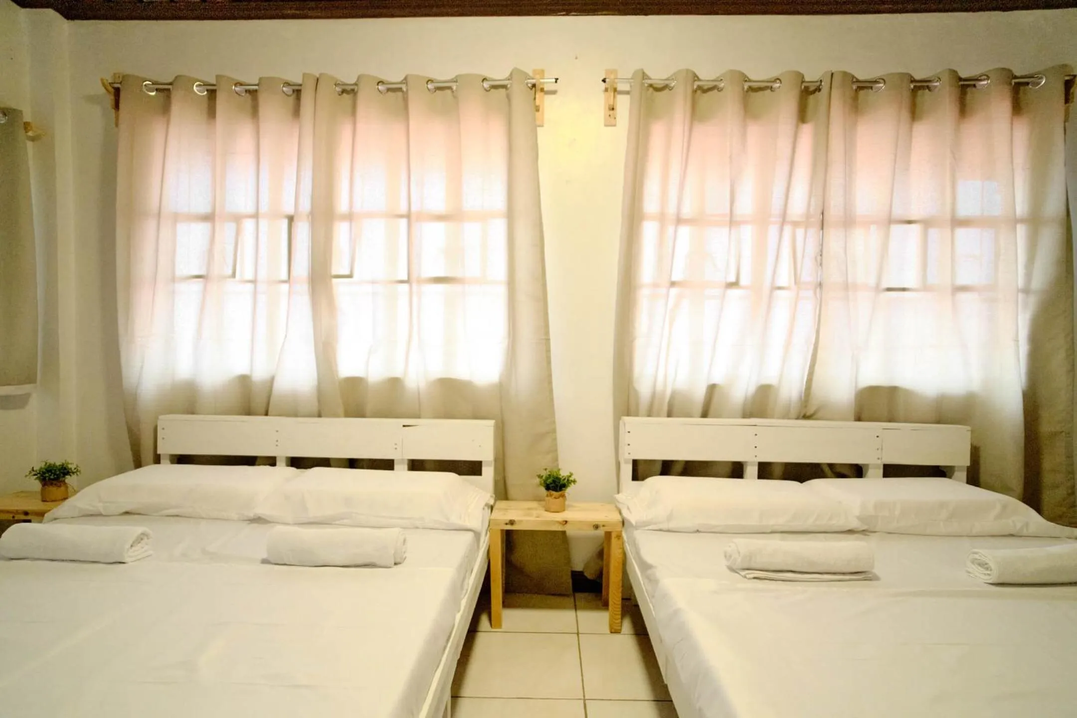 Photo of the whole room, Bed in Pallet Homes - Ledesco