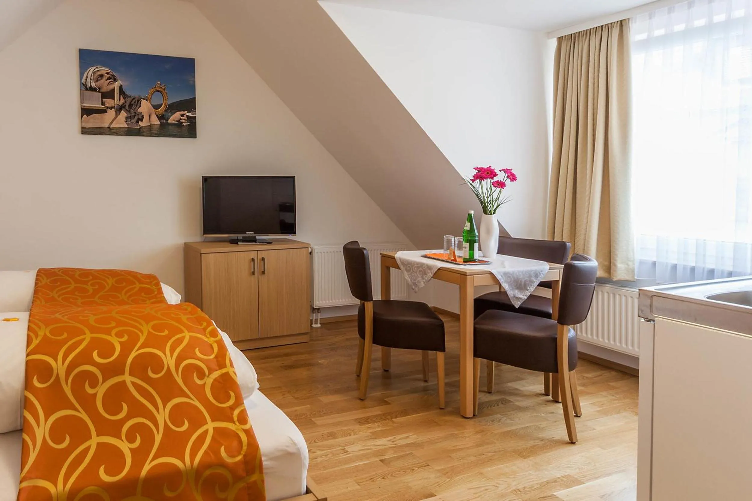 Photo of the whole room, Bed in Seehotel BelRiva