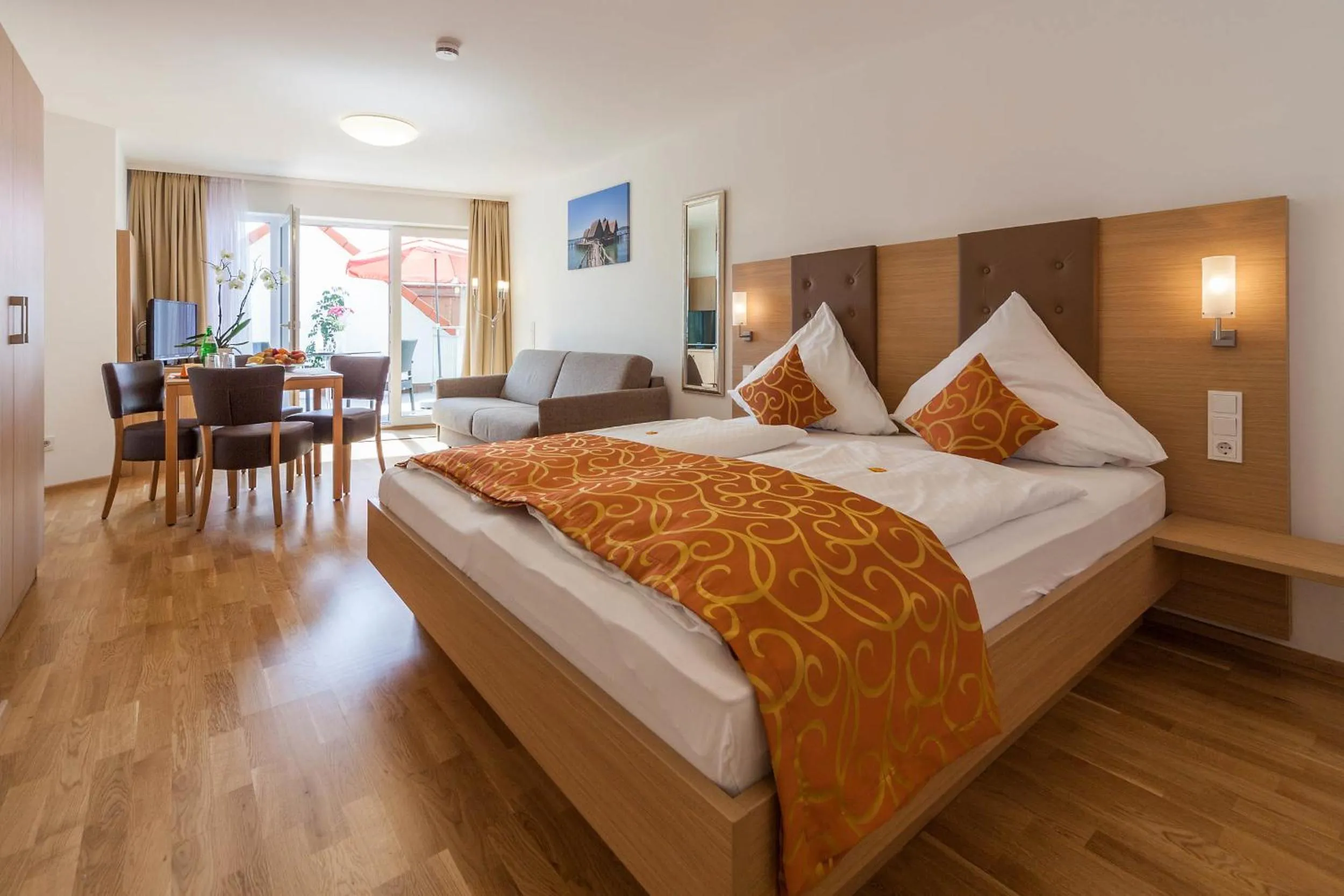 Photo of the whole room, Bed in Seehotel BelRiva