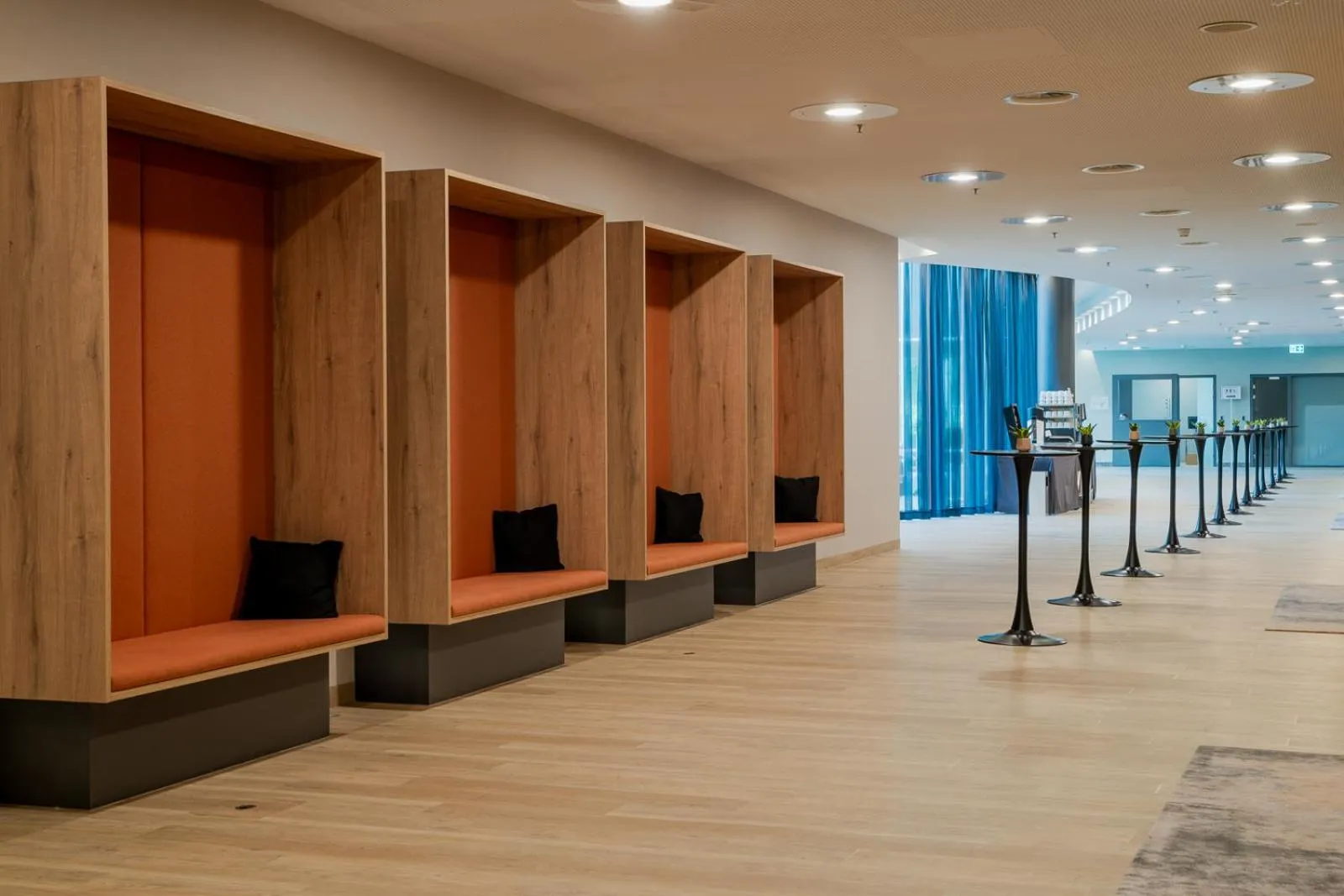 Seating area in Steigenberger Airport Hotel Amsterdam