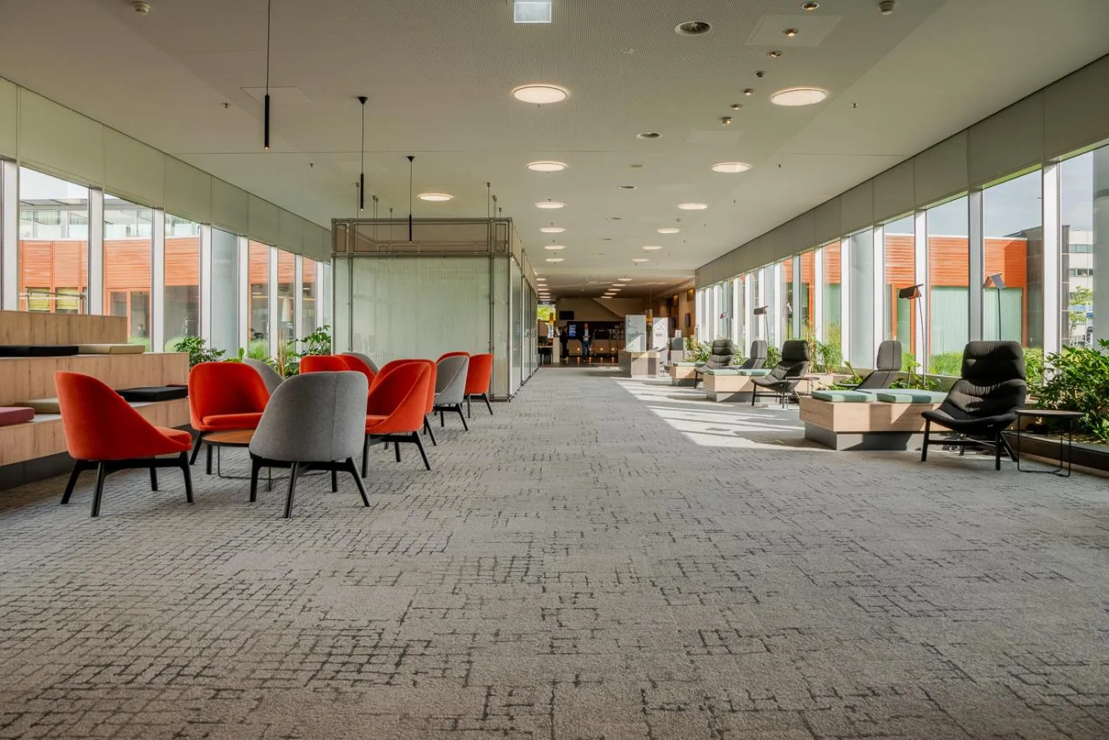 Seating area in Steigenberger Airport Hotel Amsterdam