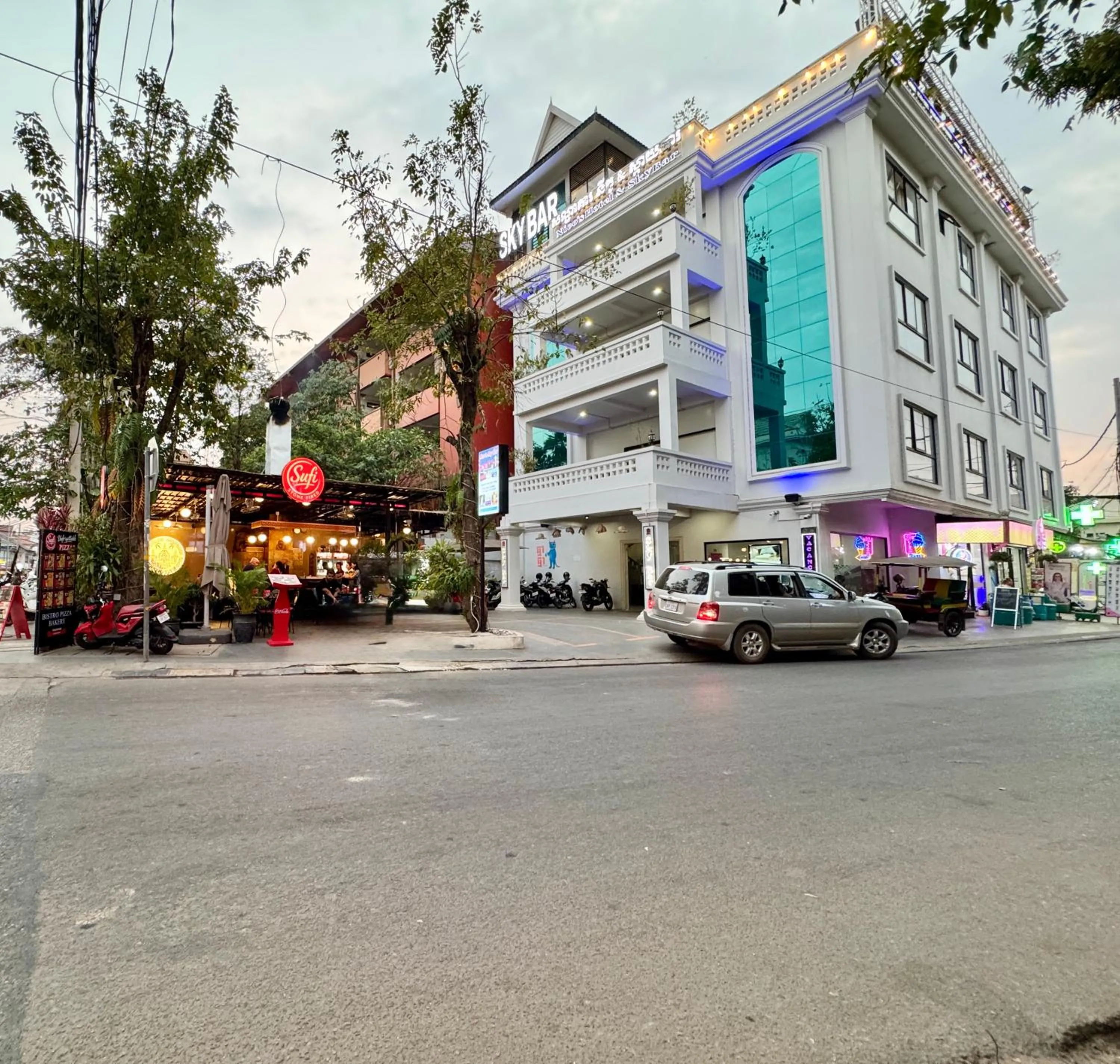 Restaurant/places to eat in Nico’s Hotel and SkyBar