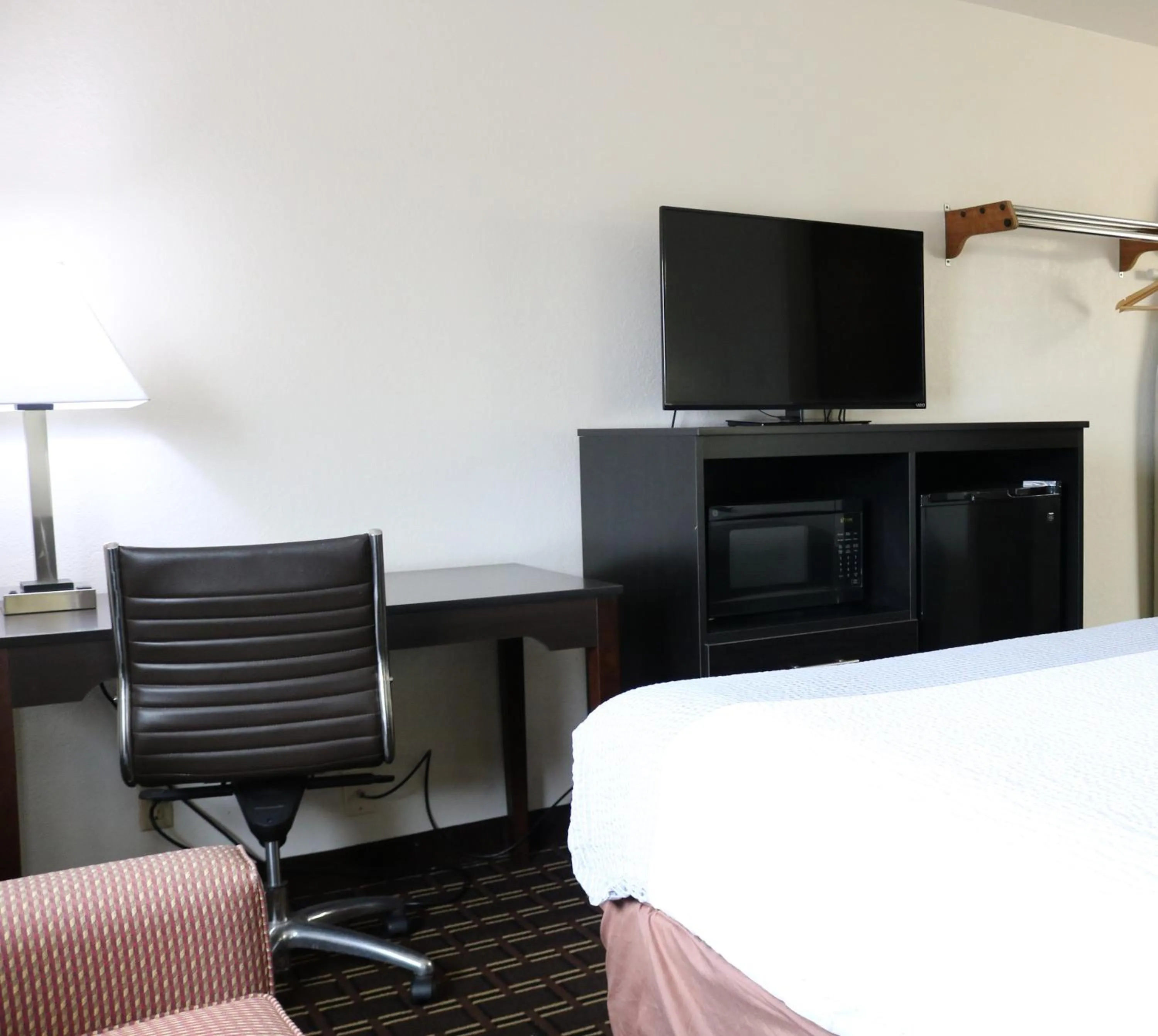 TV and multimedia in Super 8 by Wyndham La Crosse