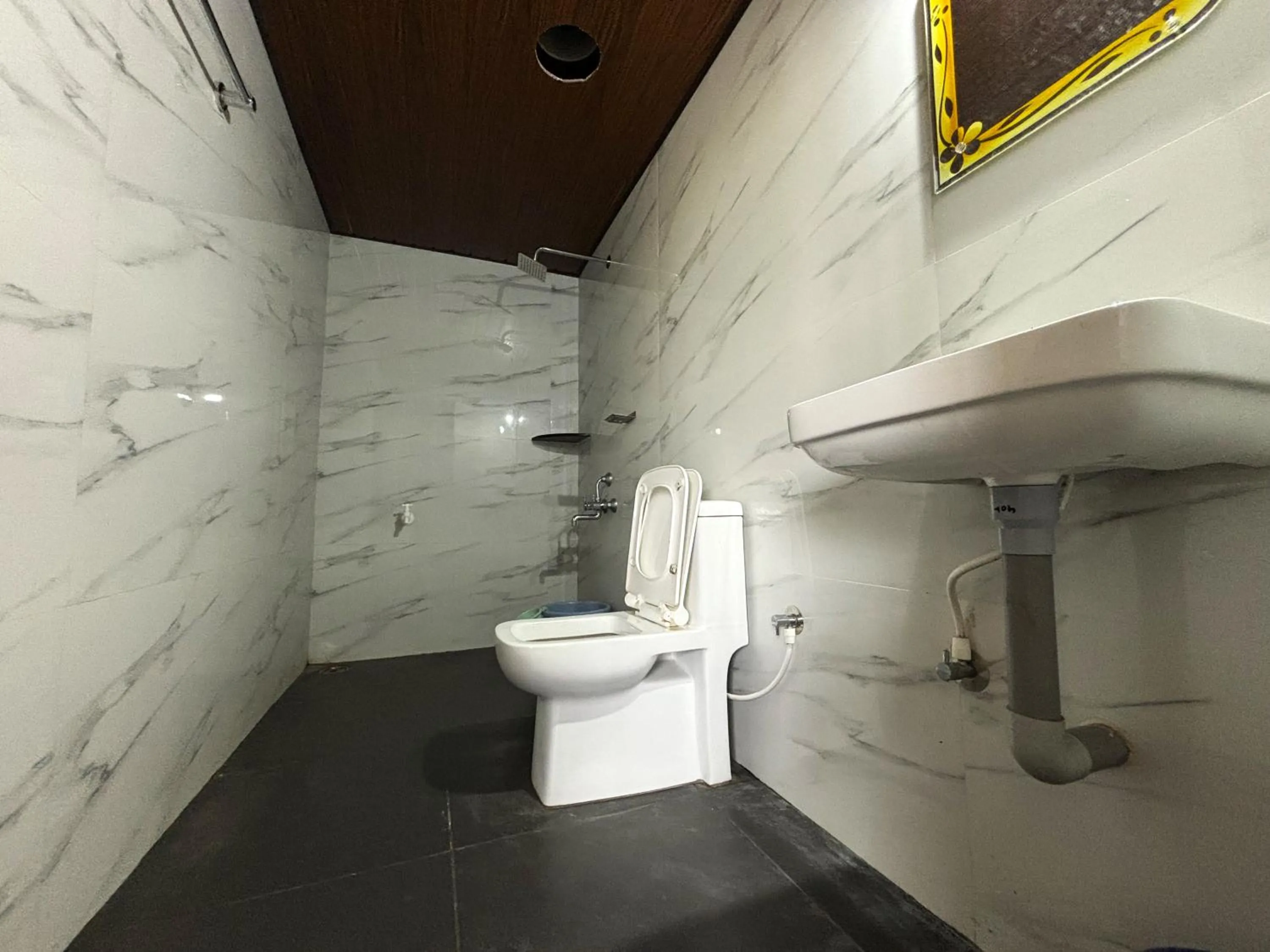 Bathroom in Sri Swarna Darvi Lodge Horanadu