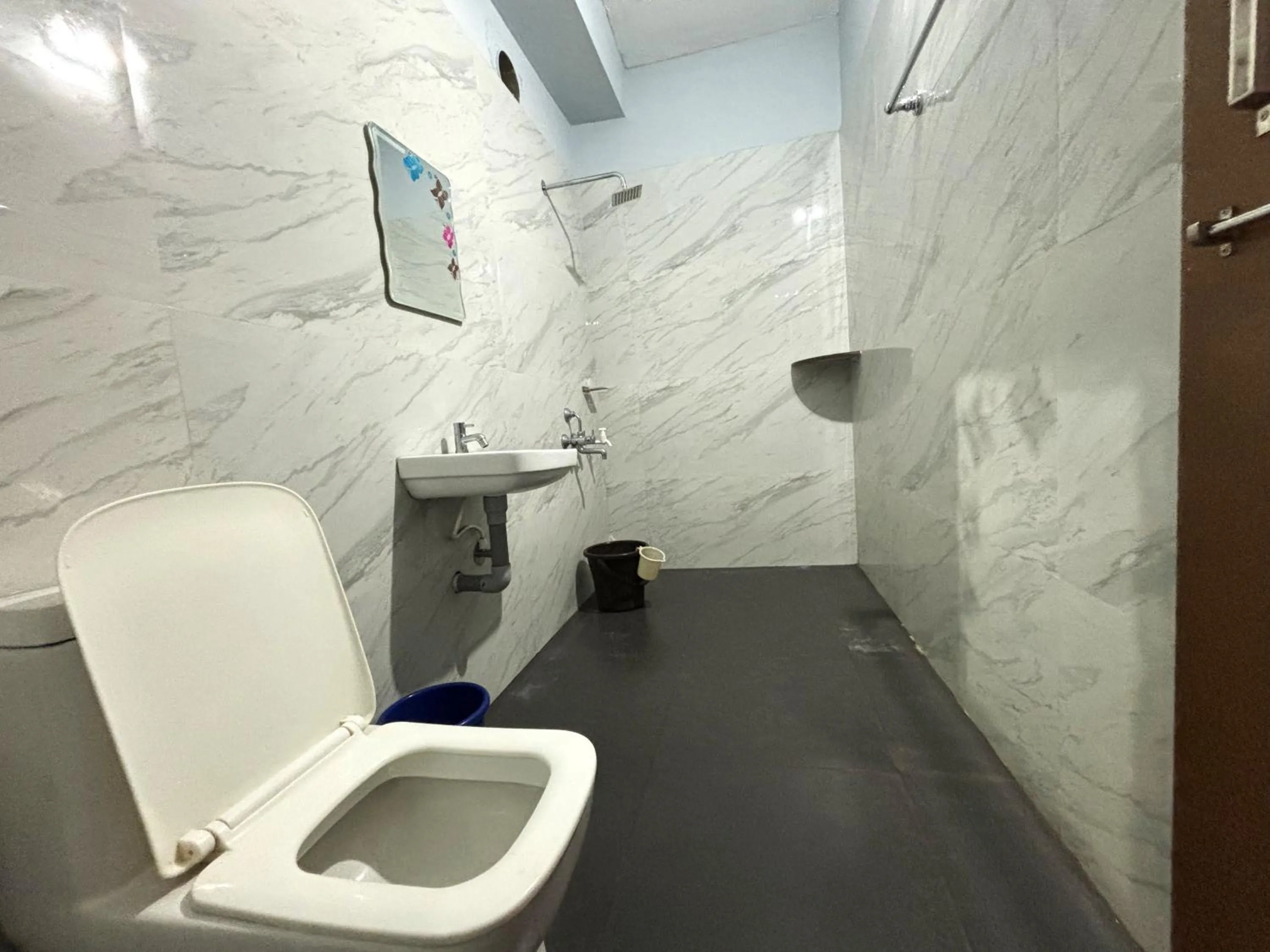 Bathroom in Sri Swarna Darvi Lodge Horanadu