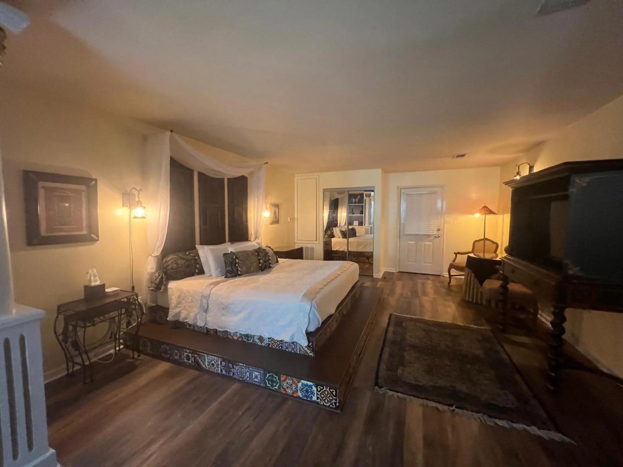 Bedroom, Bed in Historic Michabelle Inn