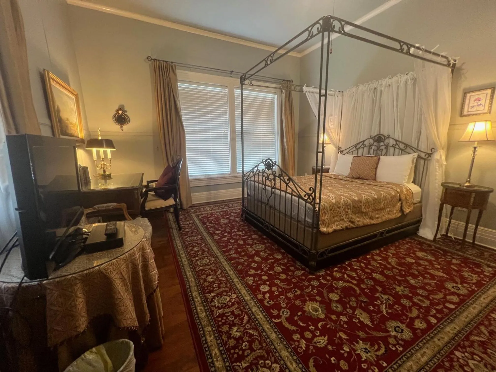 Bedroom, Bed in Historic Michabelle Inn