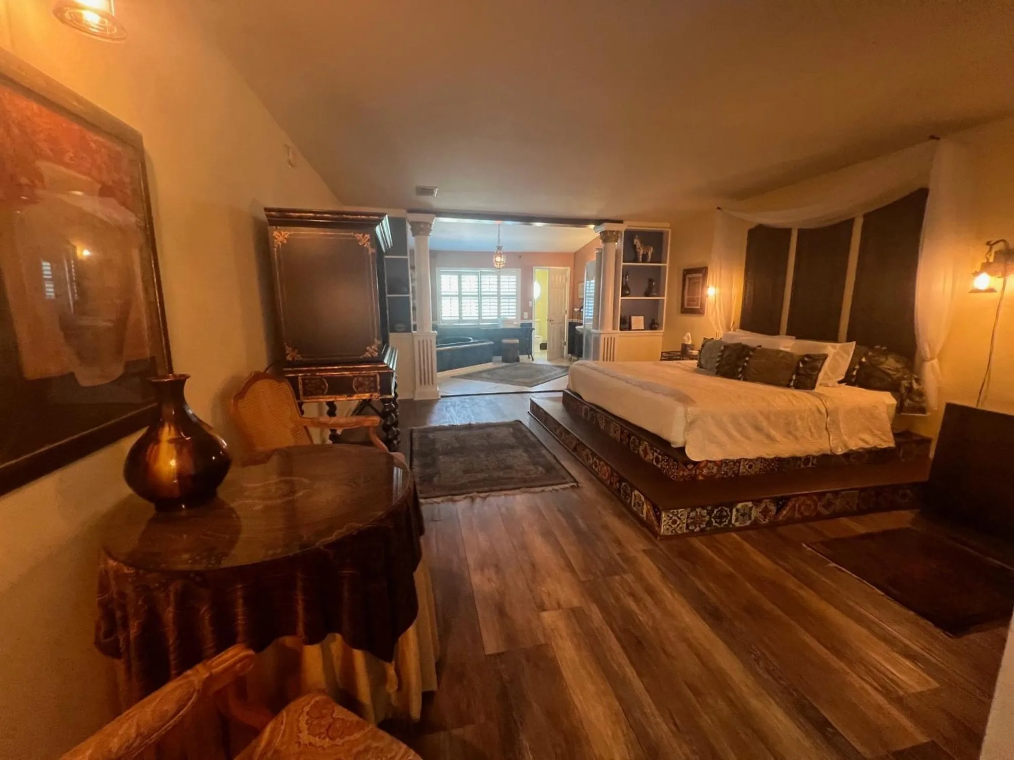 Bedroom, Bed in Historic Michabelle Inn