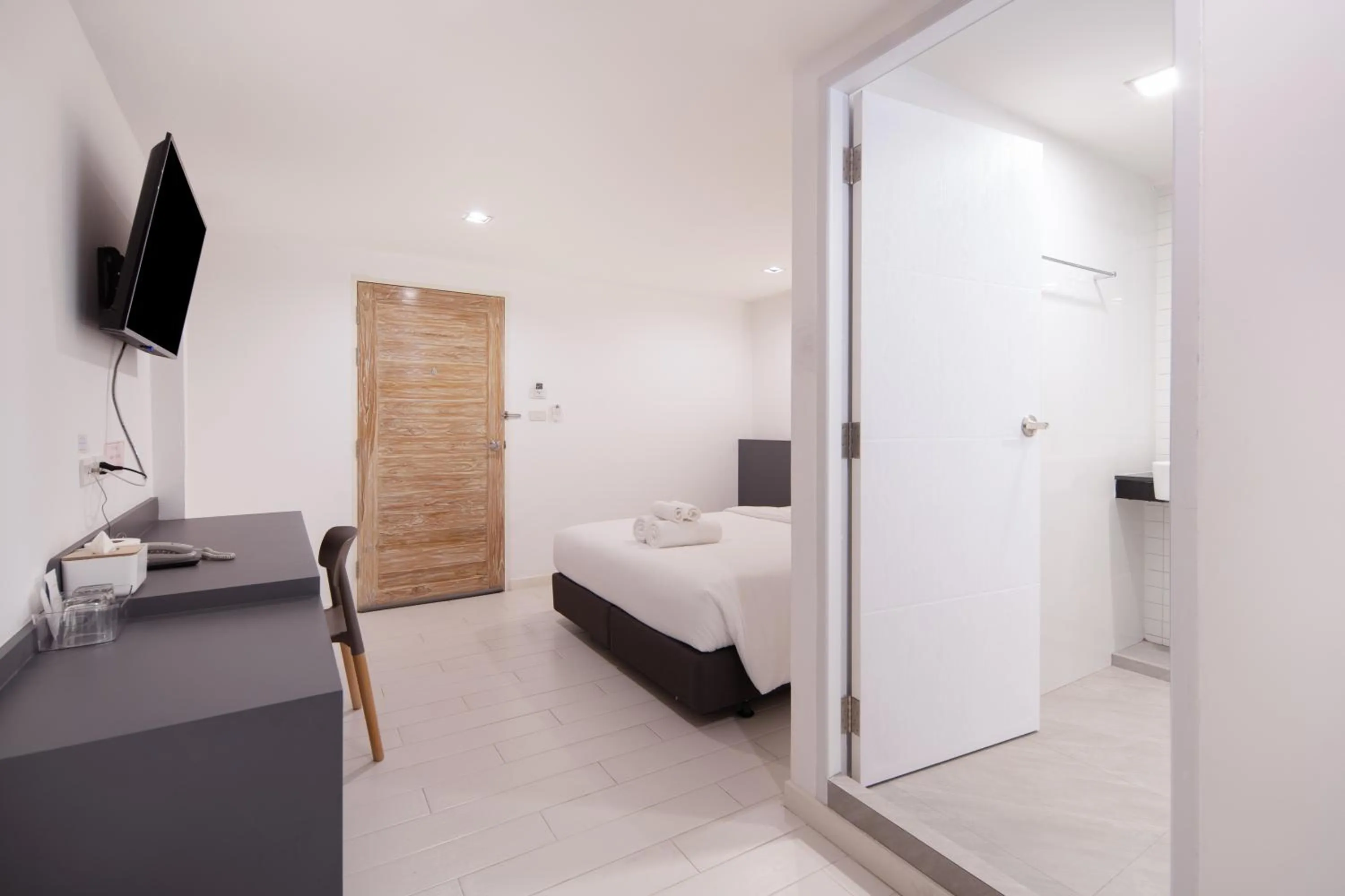 Bedroom, Bed in The Urban Oasis