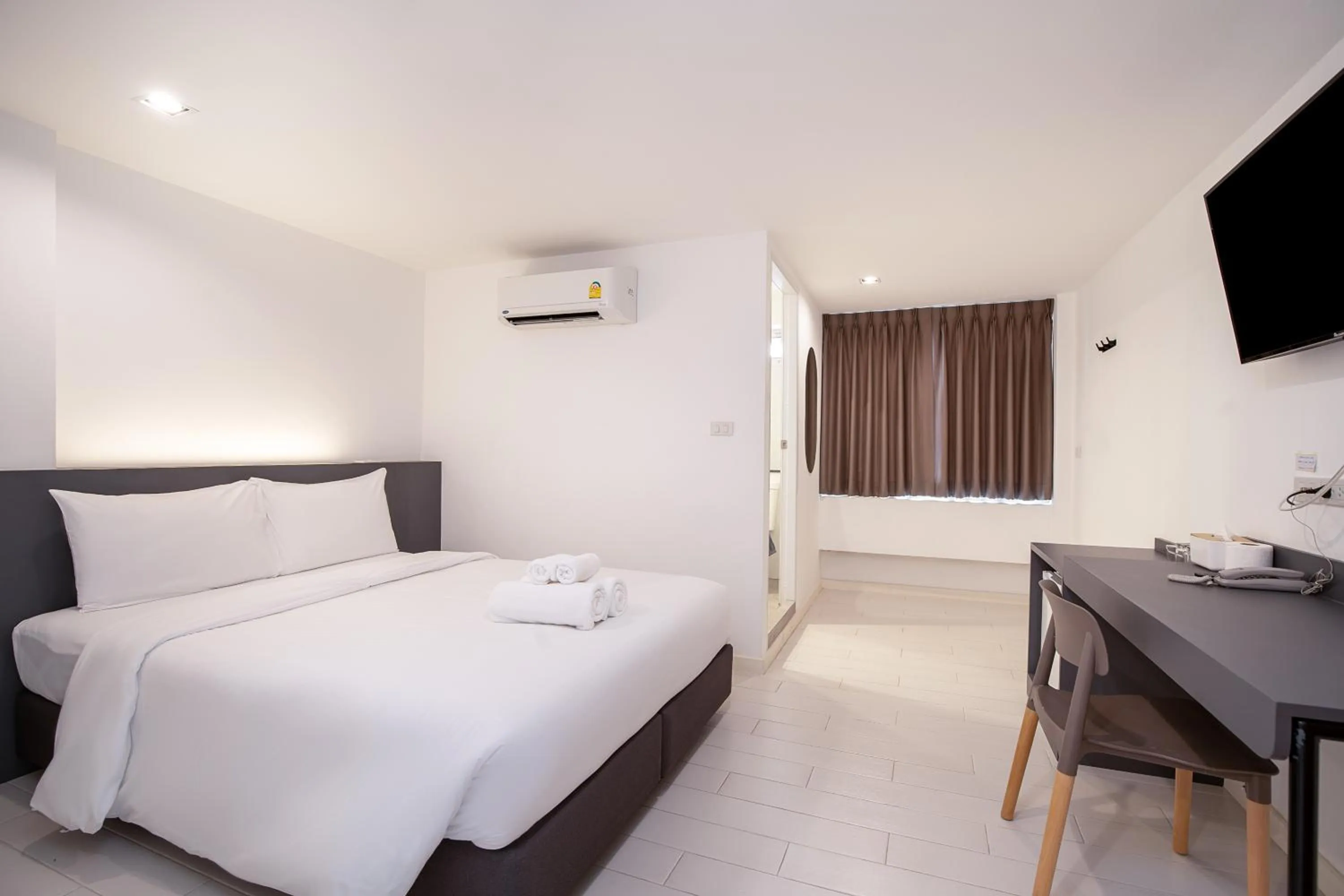 Bedroom, Bed in The Urban Oasis