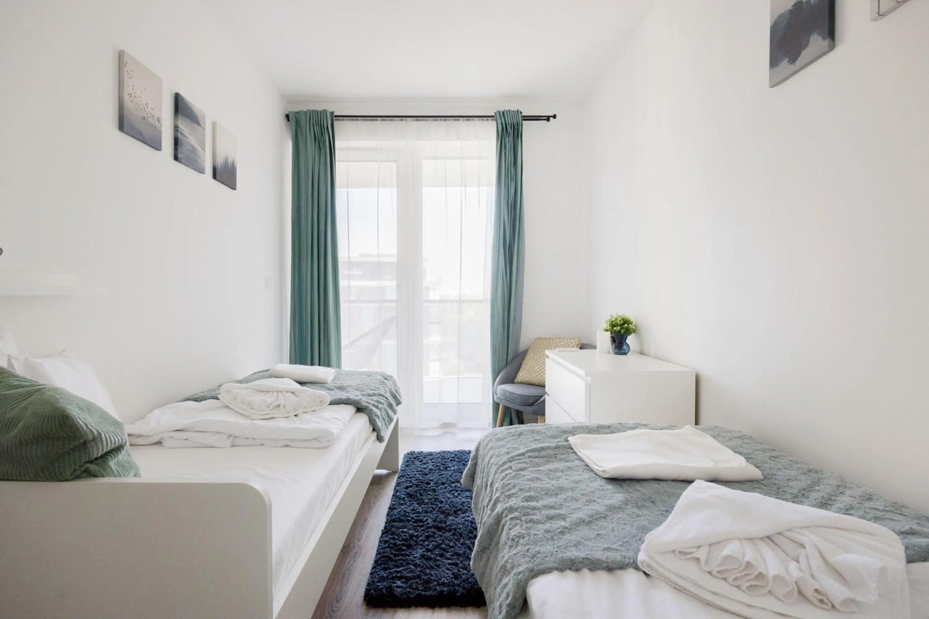 Modern Riverfront Apartment with Free Parking