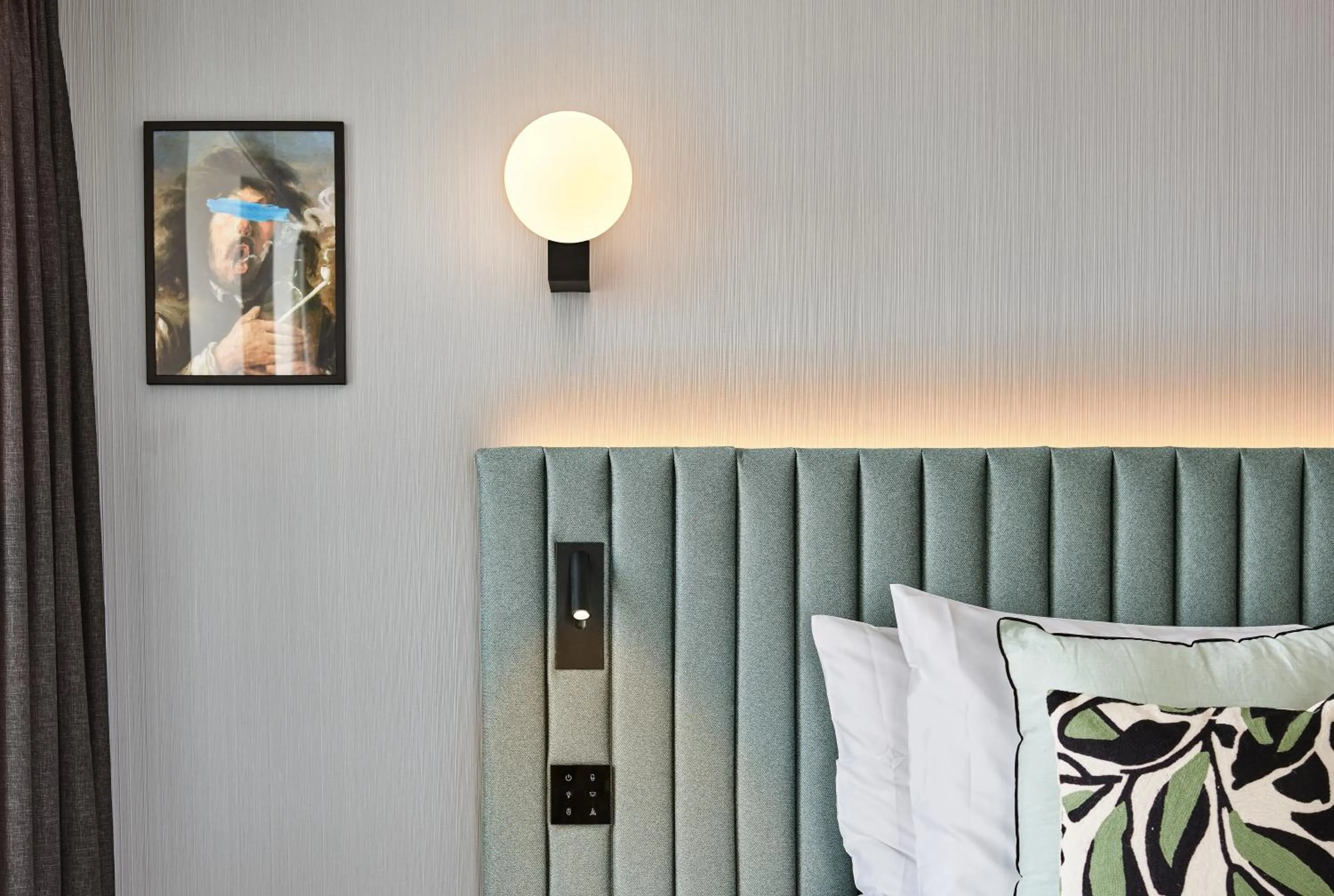 Decorative detail, Bed in H4 Hotel Wyndham Paris Pleyel Resort