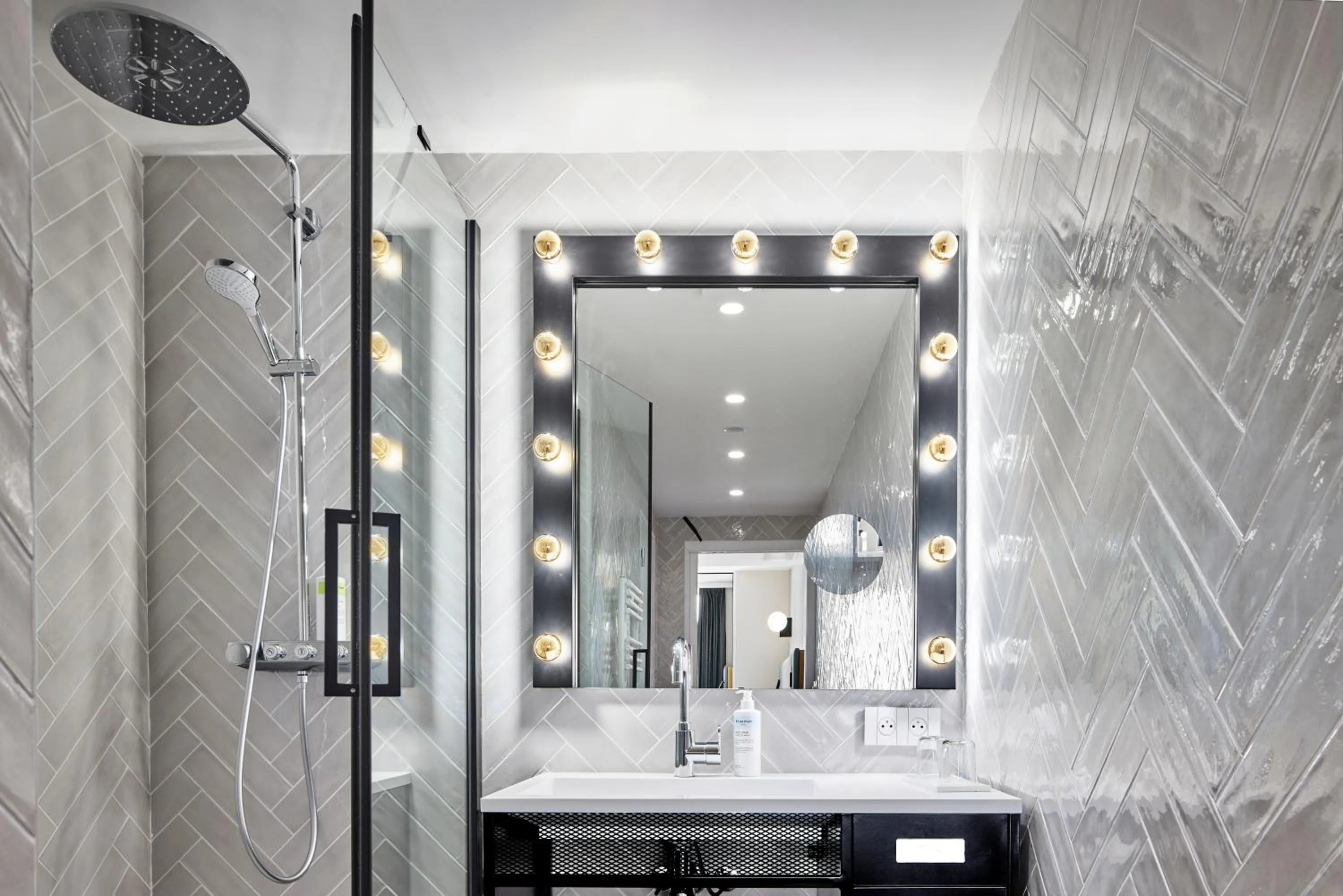 Bathroom in H4 Hotel Wyndham Paris Pleyel Resort