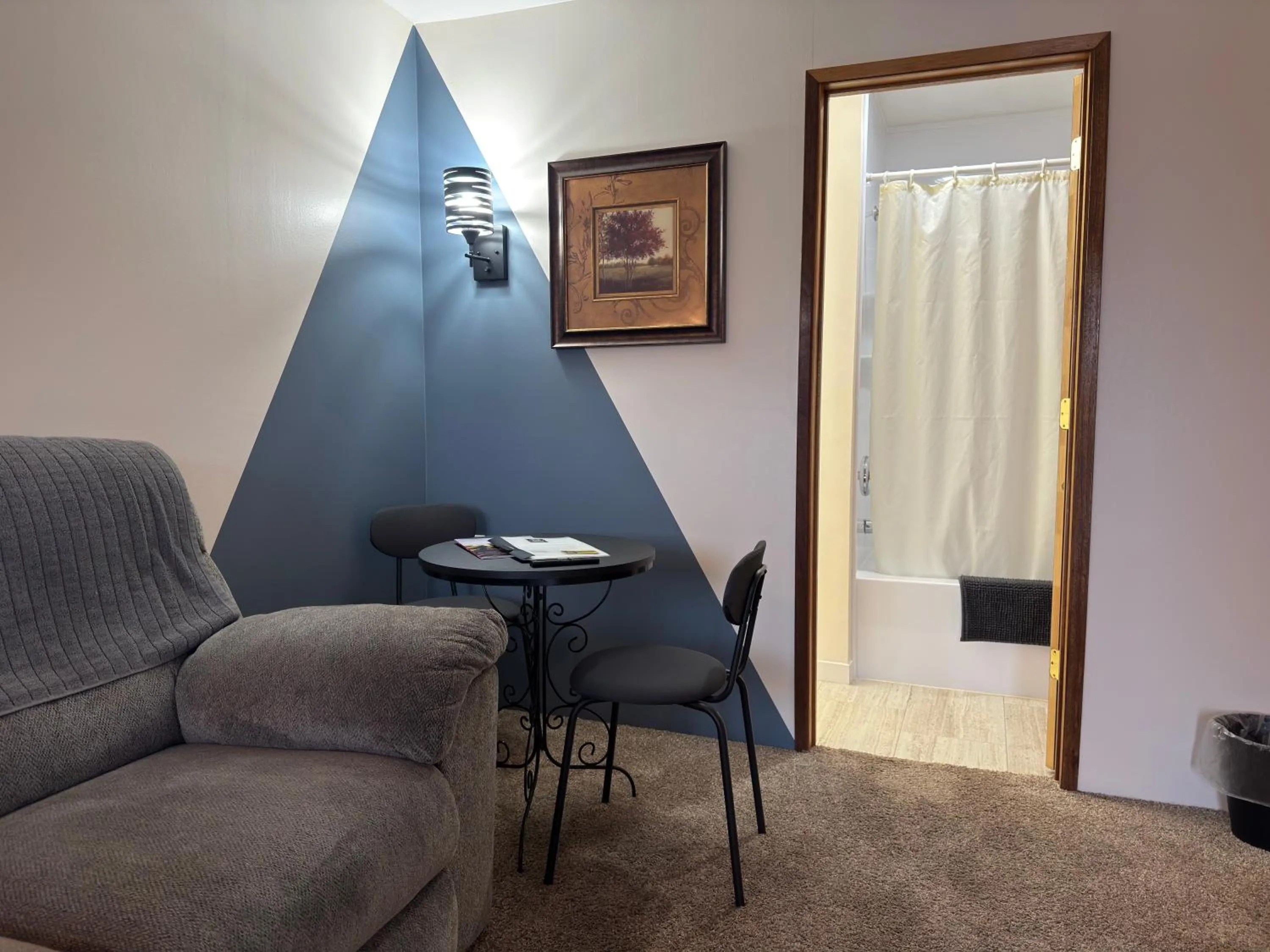 Living room in Walla Walla Garden Motel