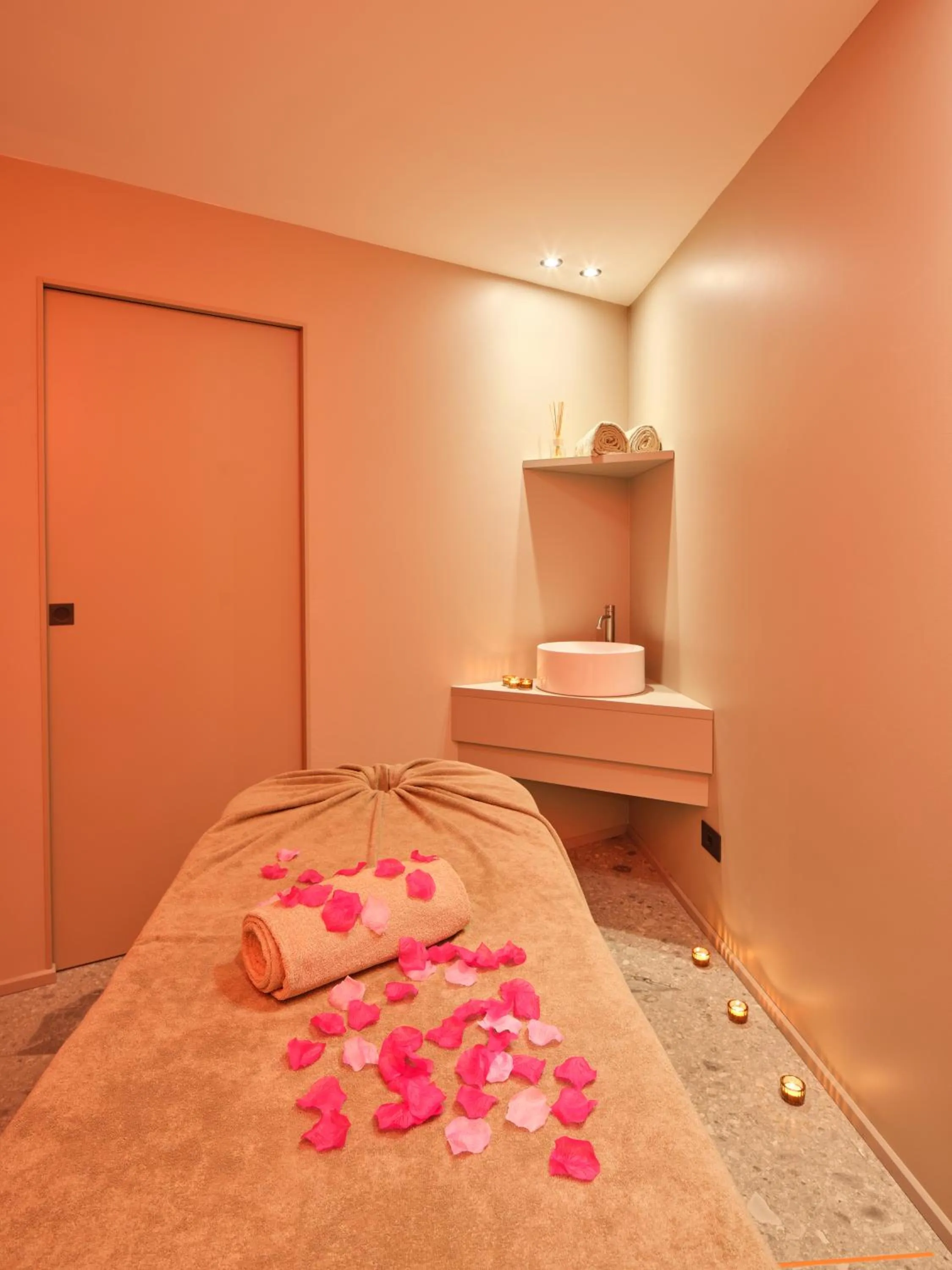 Massage, Bed in Collina Luxury Relais