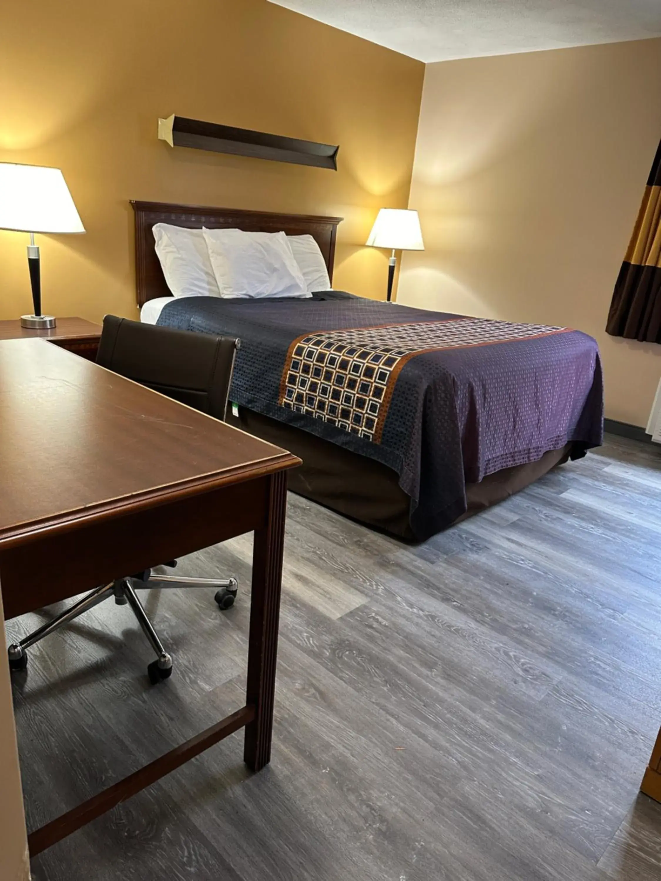 Standard Queen Room in Wickford Motor Inn Standard Queen Room in Wickford Motor Inn