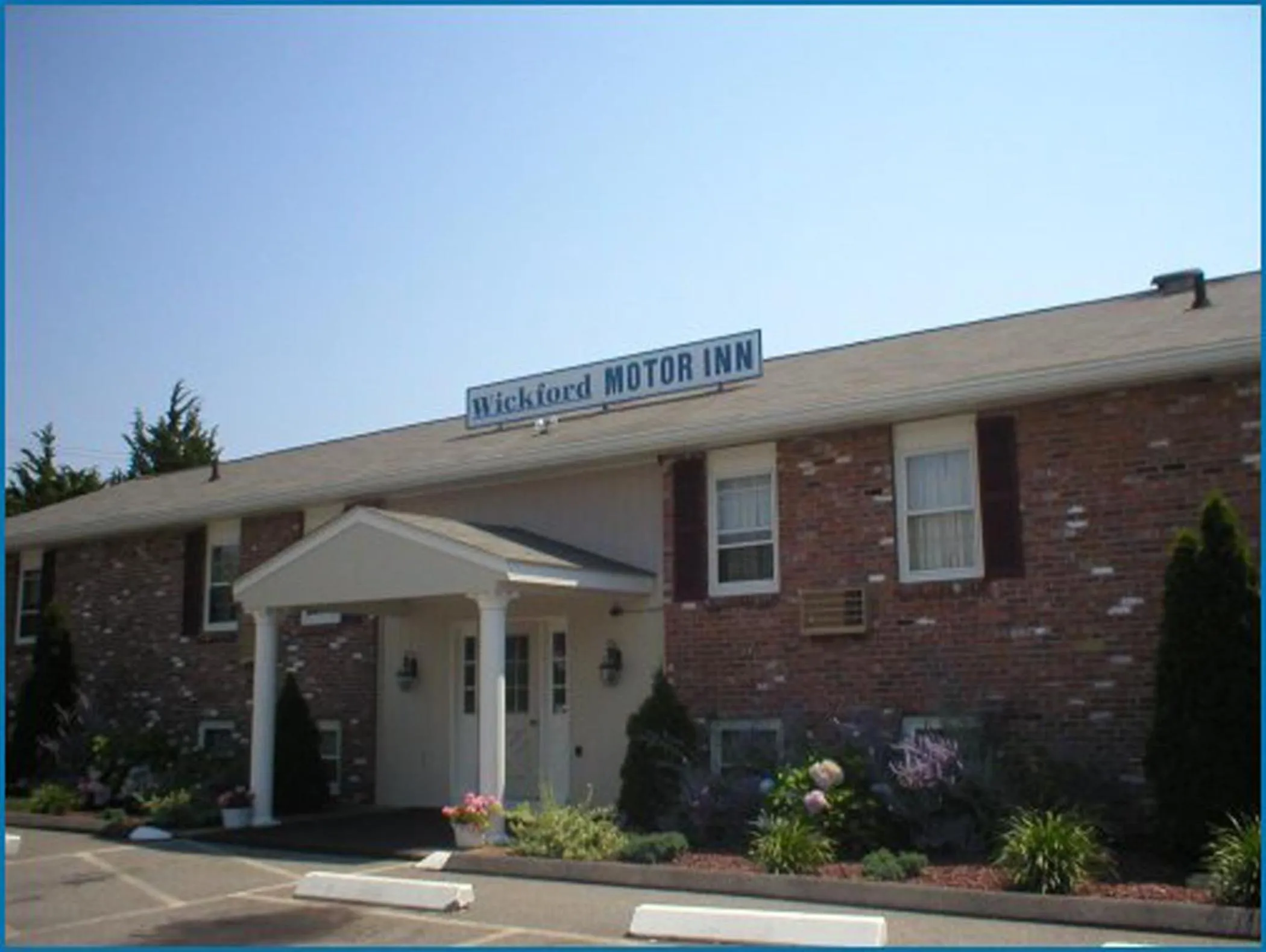 Facade/entrance in Wickford Motor Inn