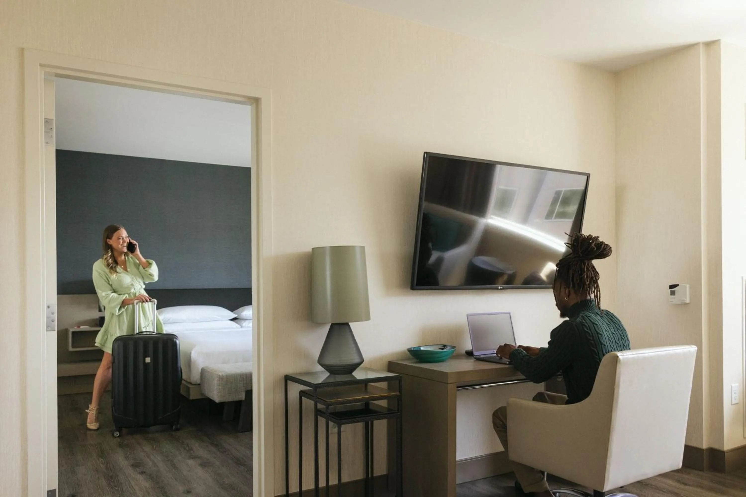 Photo of the whole room, Bed in Seattle Marriott Bellevue
