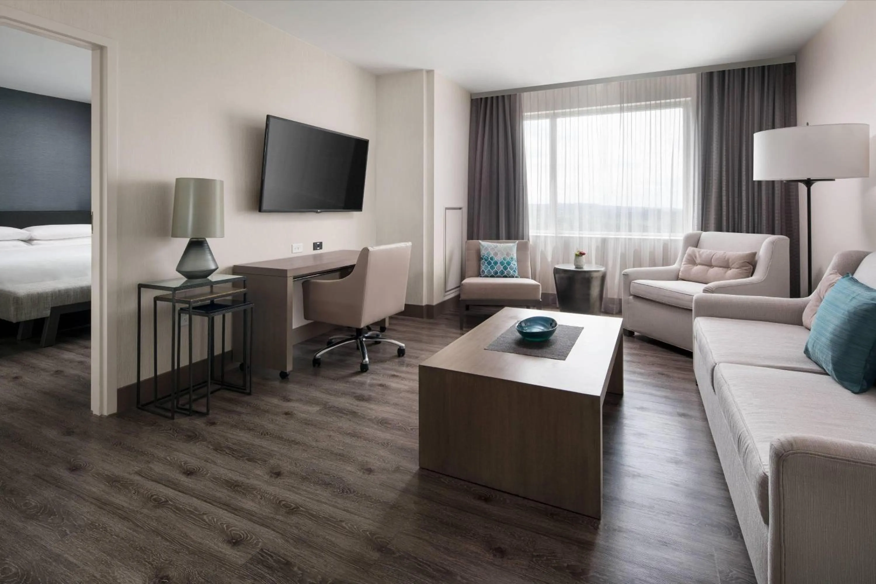 Living room, Bed in Seattle Marriott Bellevue