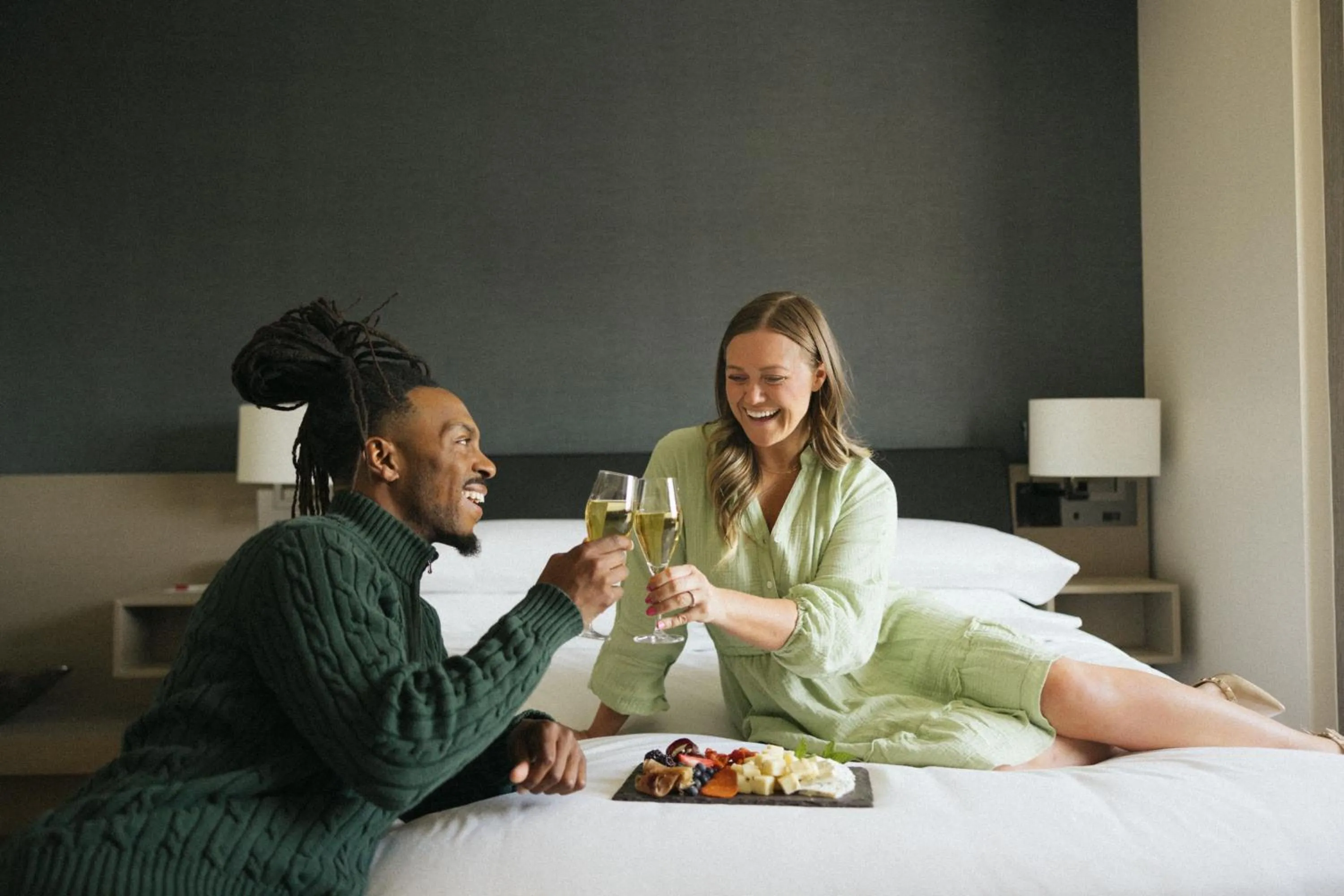 Photo of the whole room, Bed in Seattle Marriott Bellevue