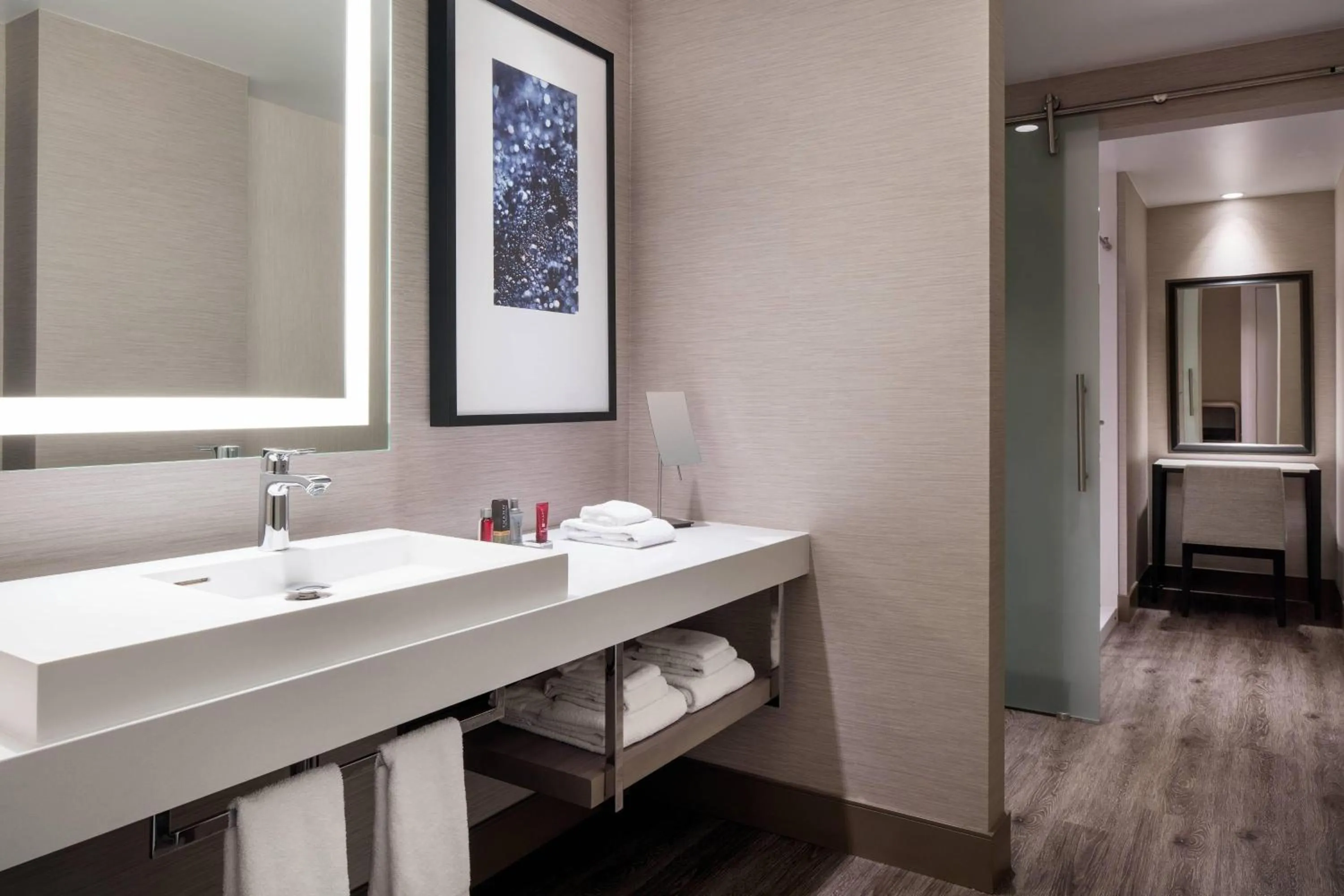 Bathroom in Seattle Marriott Bellevue