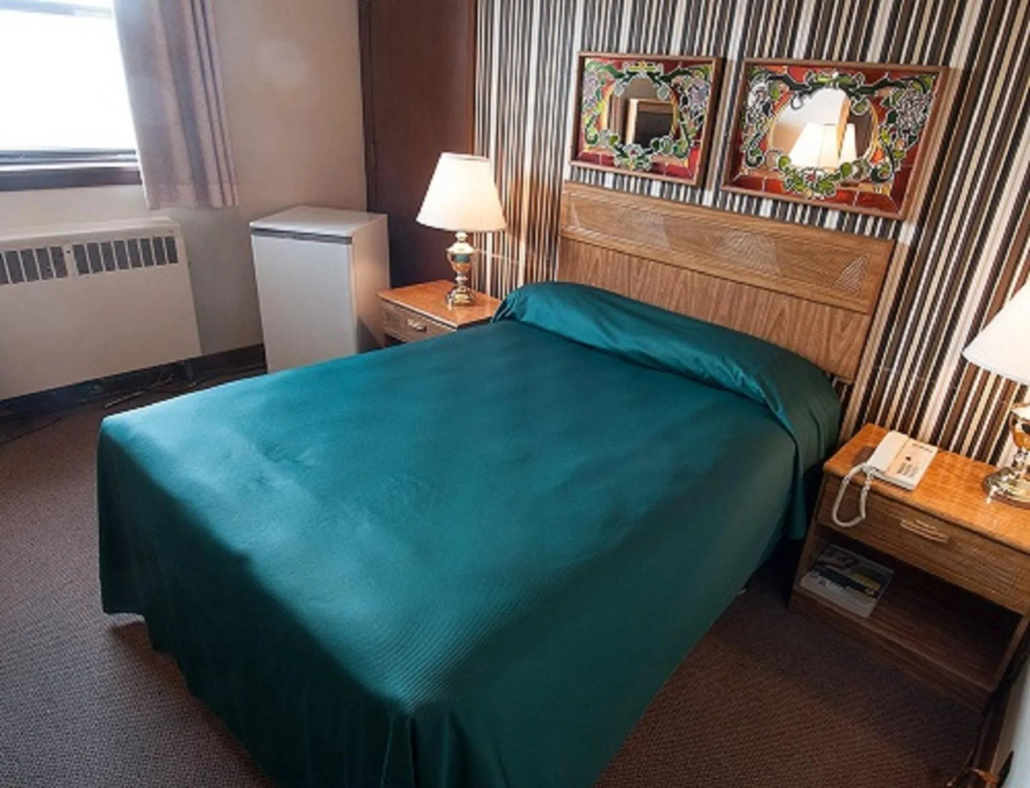 Bed in Curtis Gordon Motor Hotel