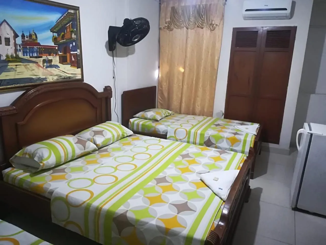 Photo of the whole room, Bed in Hotel Granada Inn