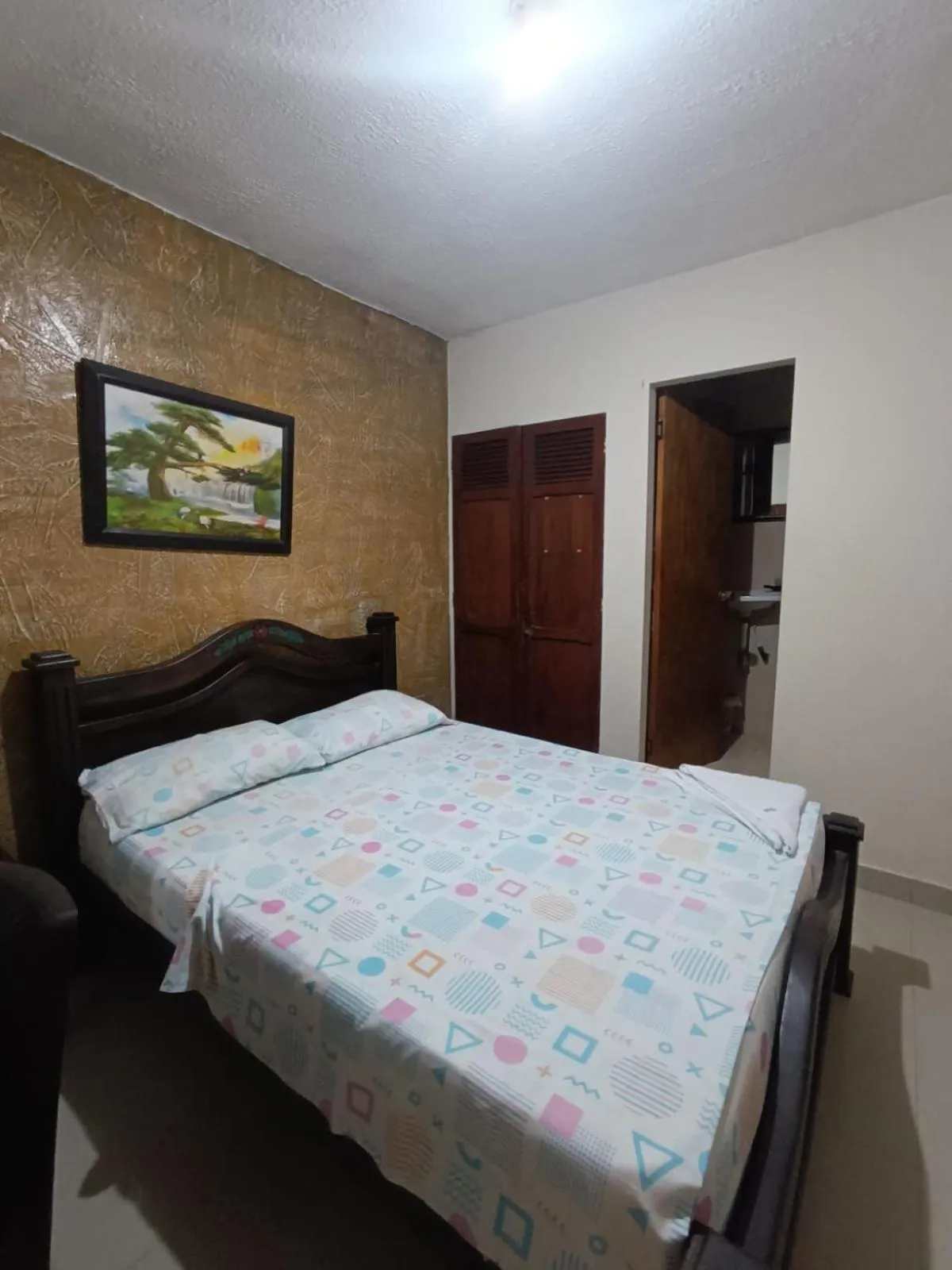 Bed in Hotel Granada Inn