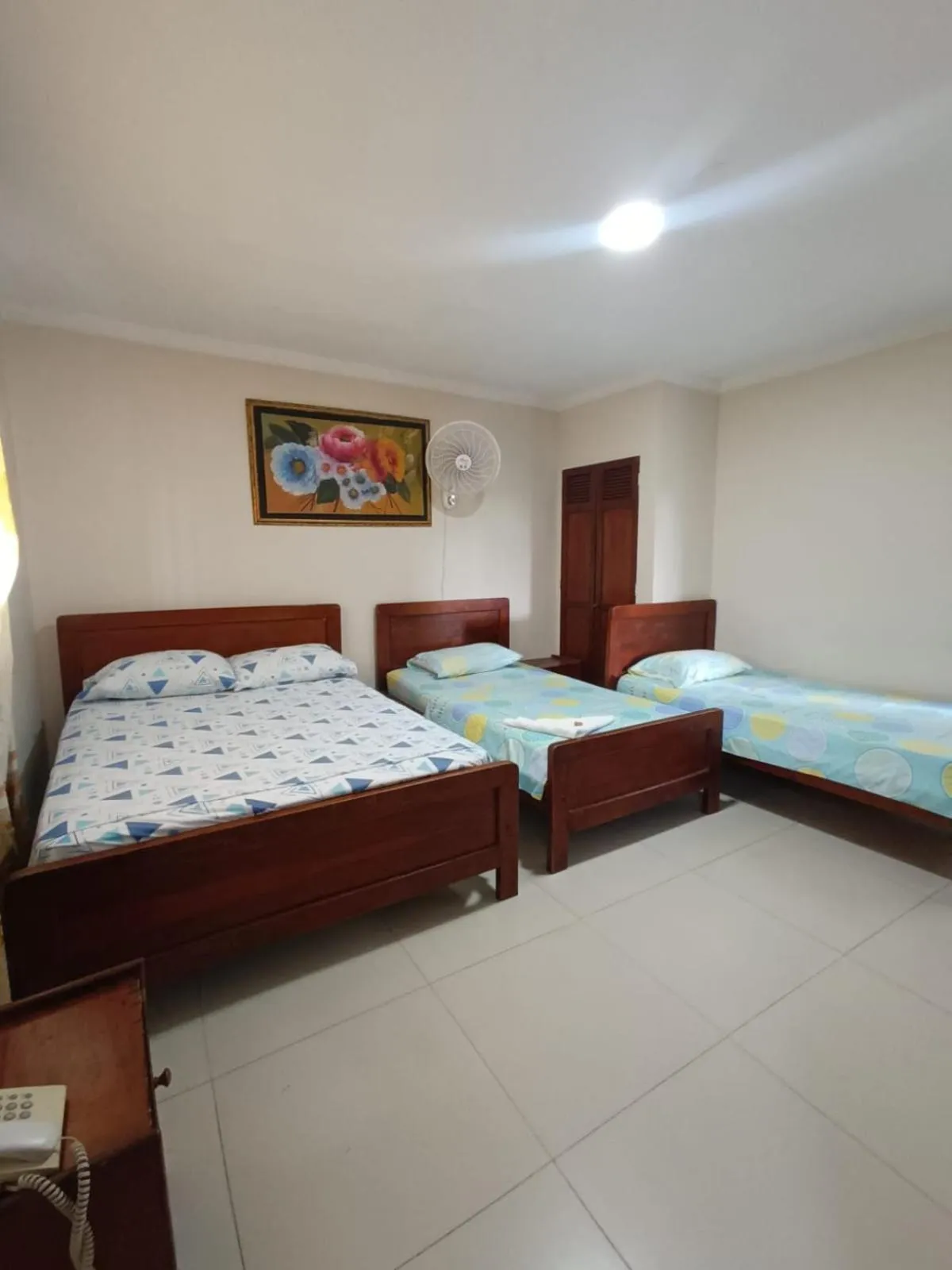 Bed in Hotel Granada Inn