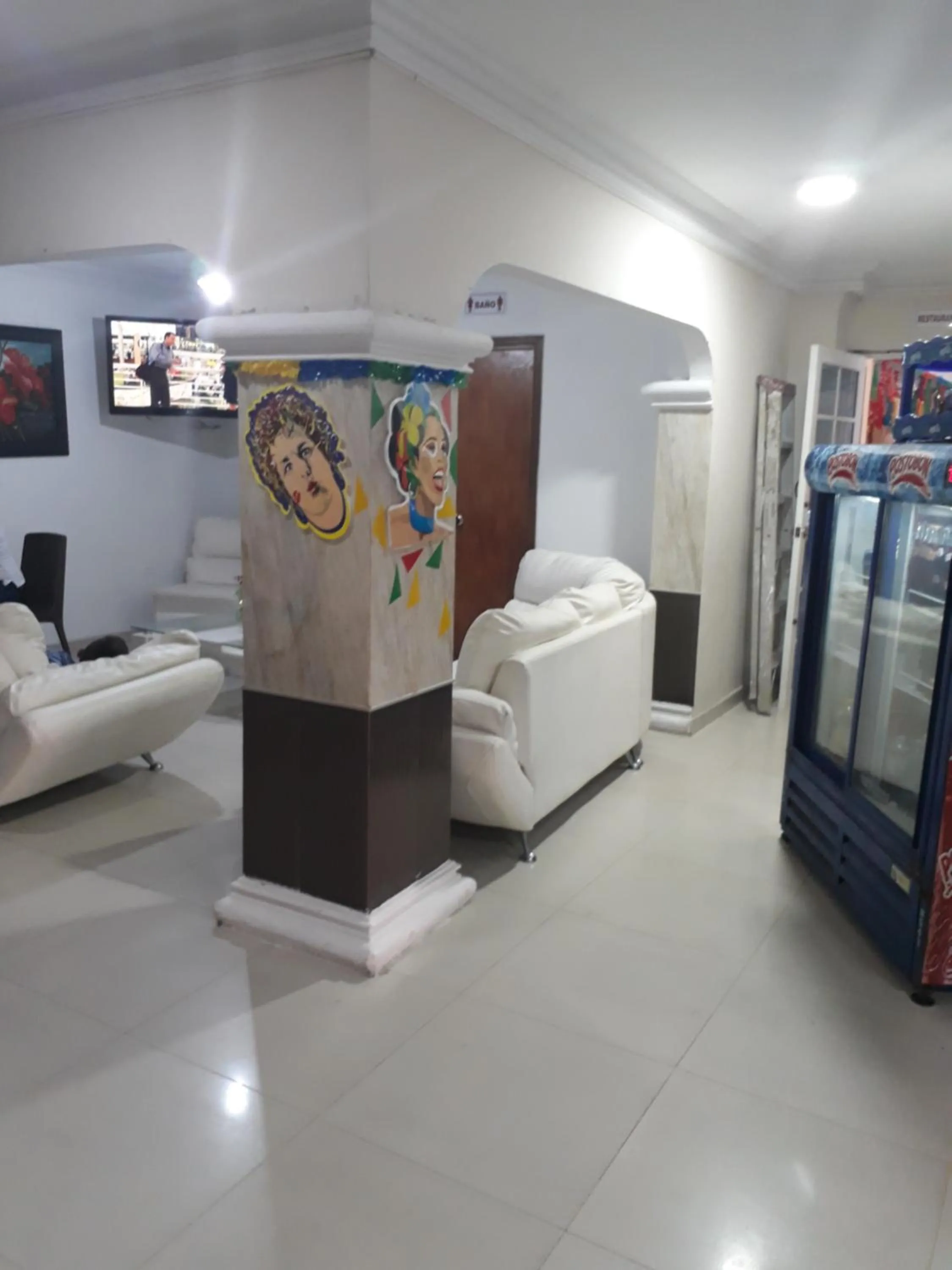 Living room, Bed in Hotel Granada Inn