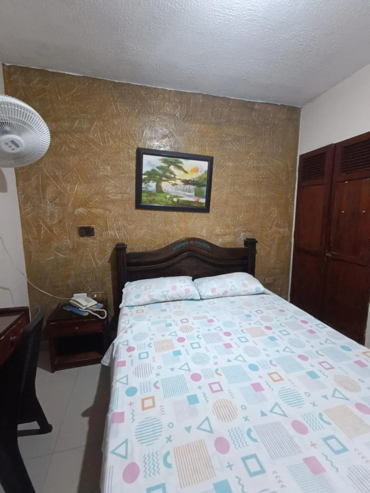 Photo of the whole room, Bed in Hotel Granada Inn