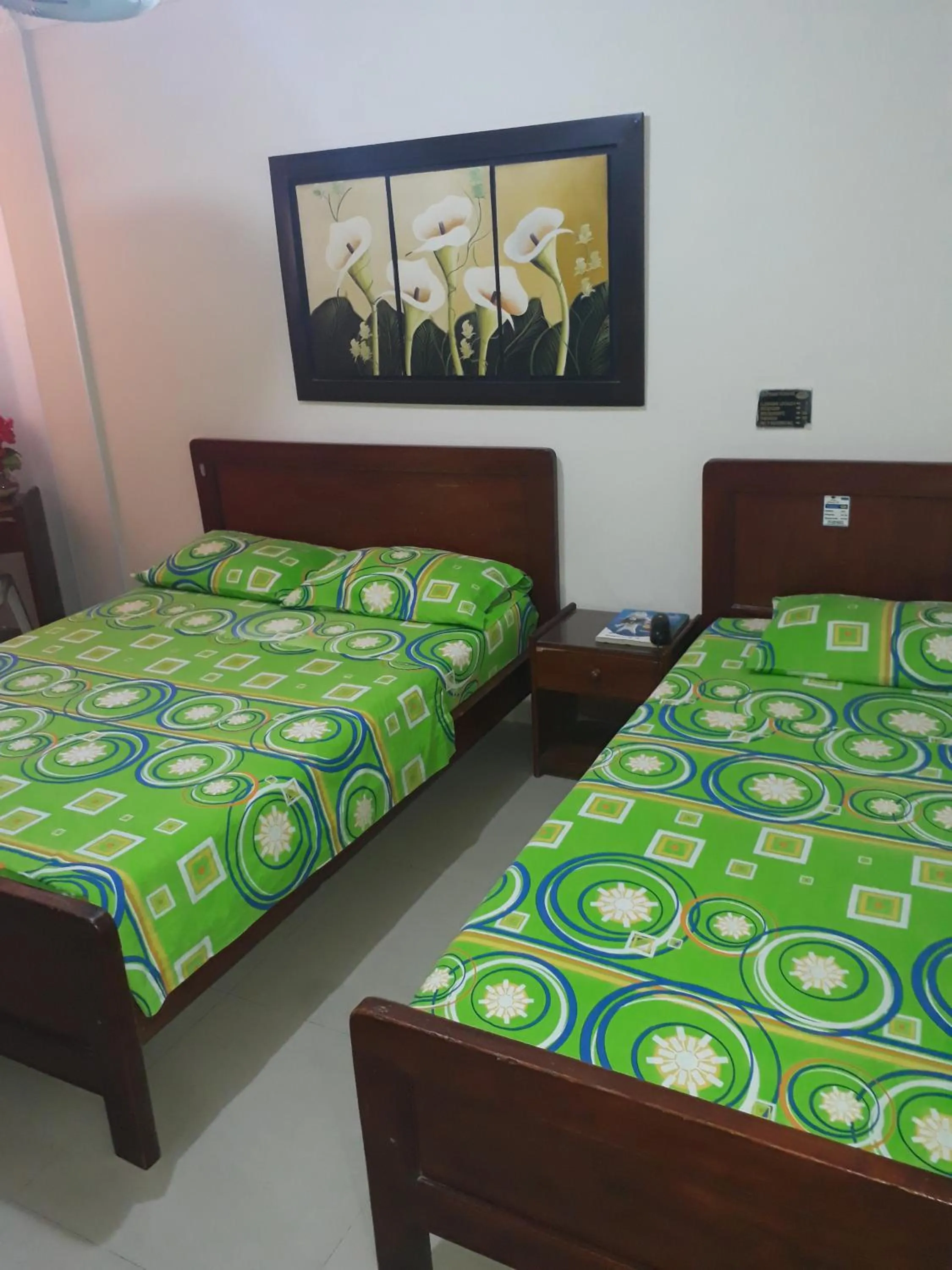 Bed in Hotel Granada Inn