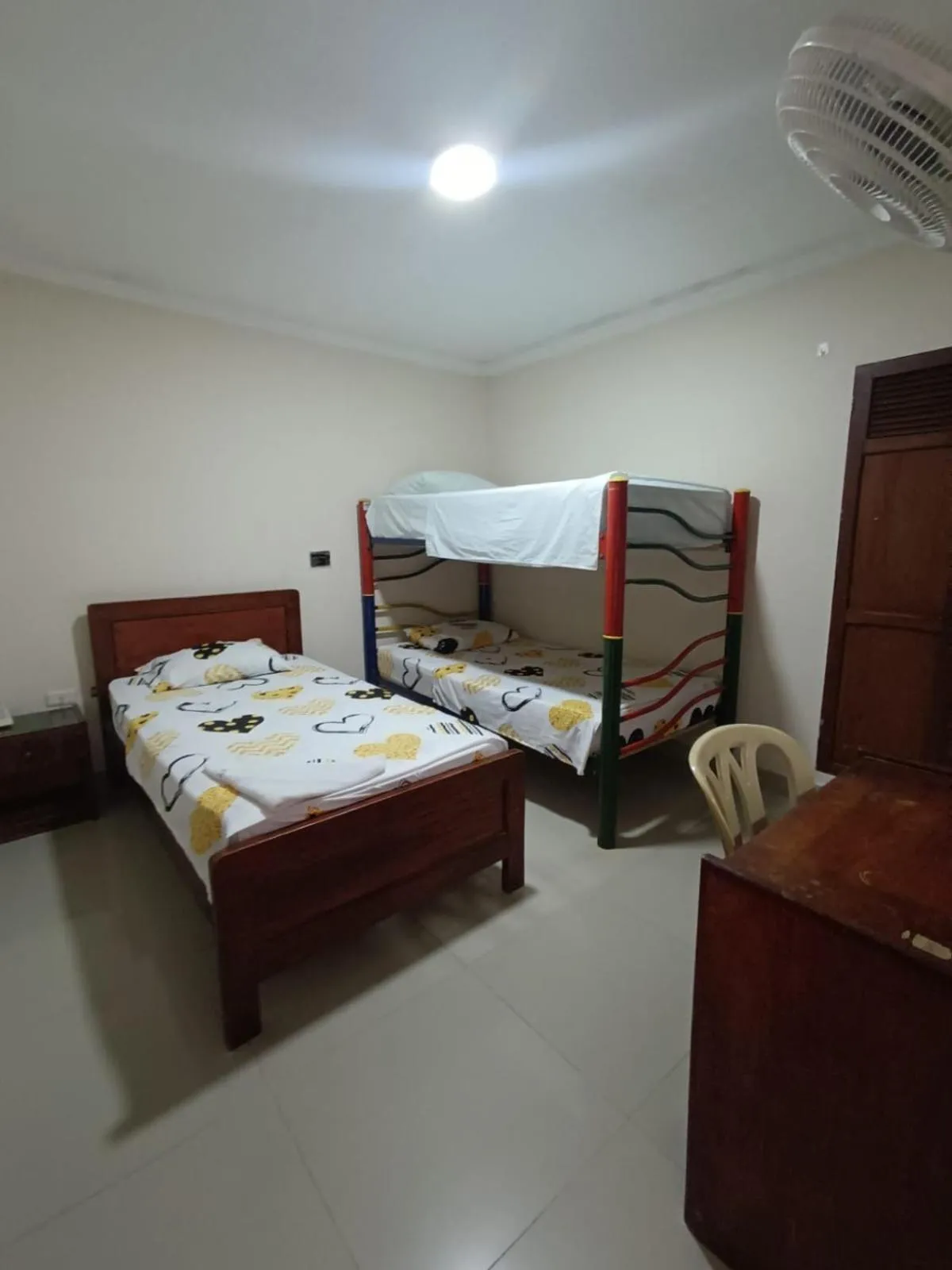 Bed in Hotel Granada Inn