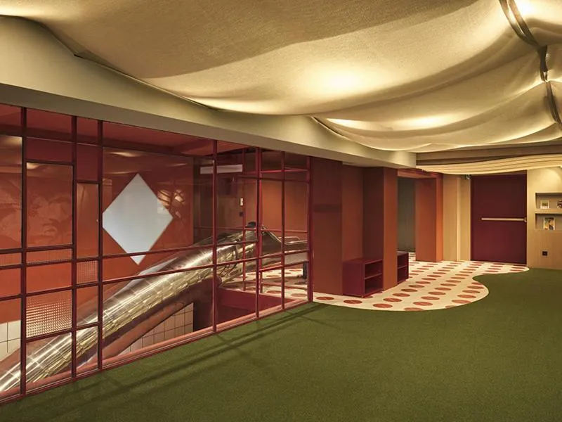 Communal lounge/ TV room in Reddot Hotel