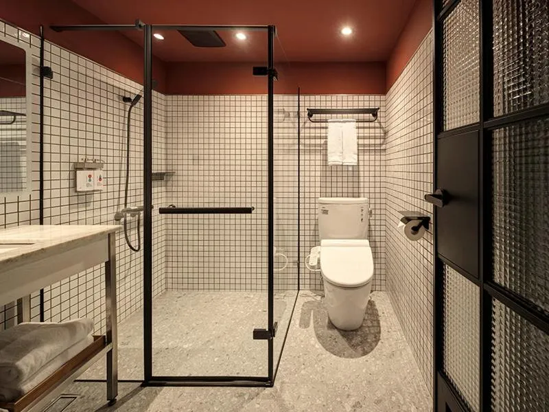 Shower in Reddot Hotel