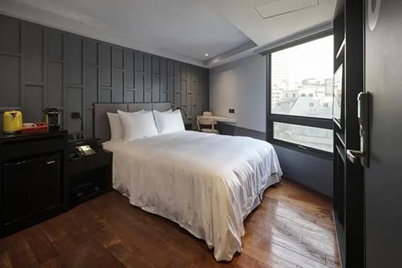 Bed in Reddot Hotel