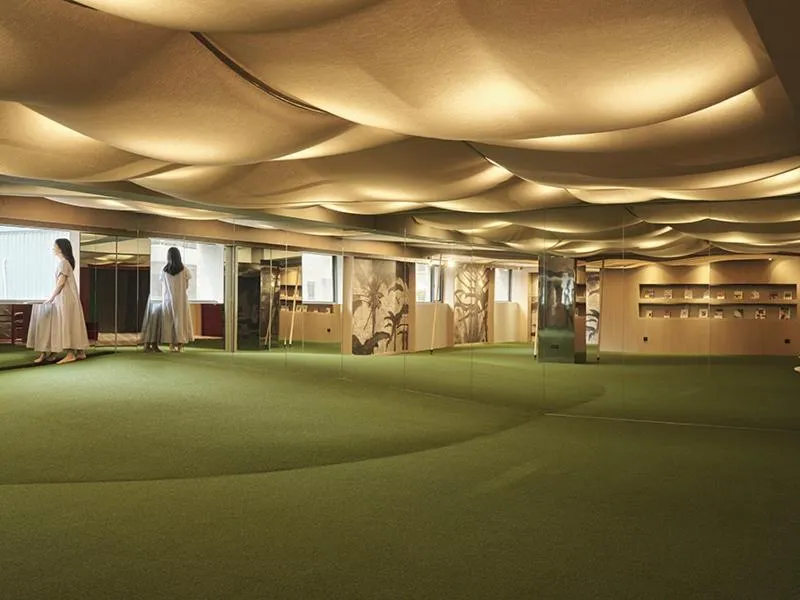 Communal lounge/ TV room in Reddot Hotel